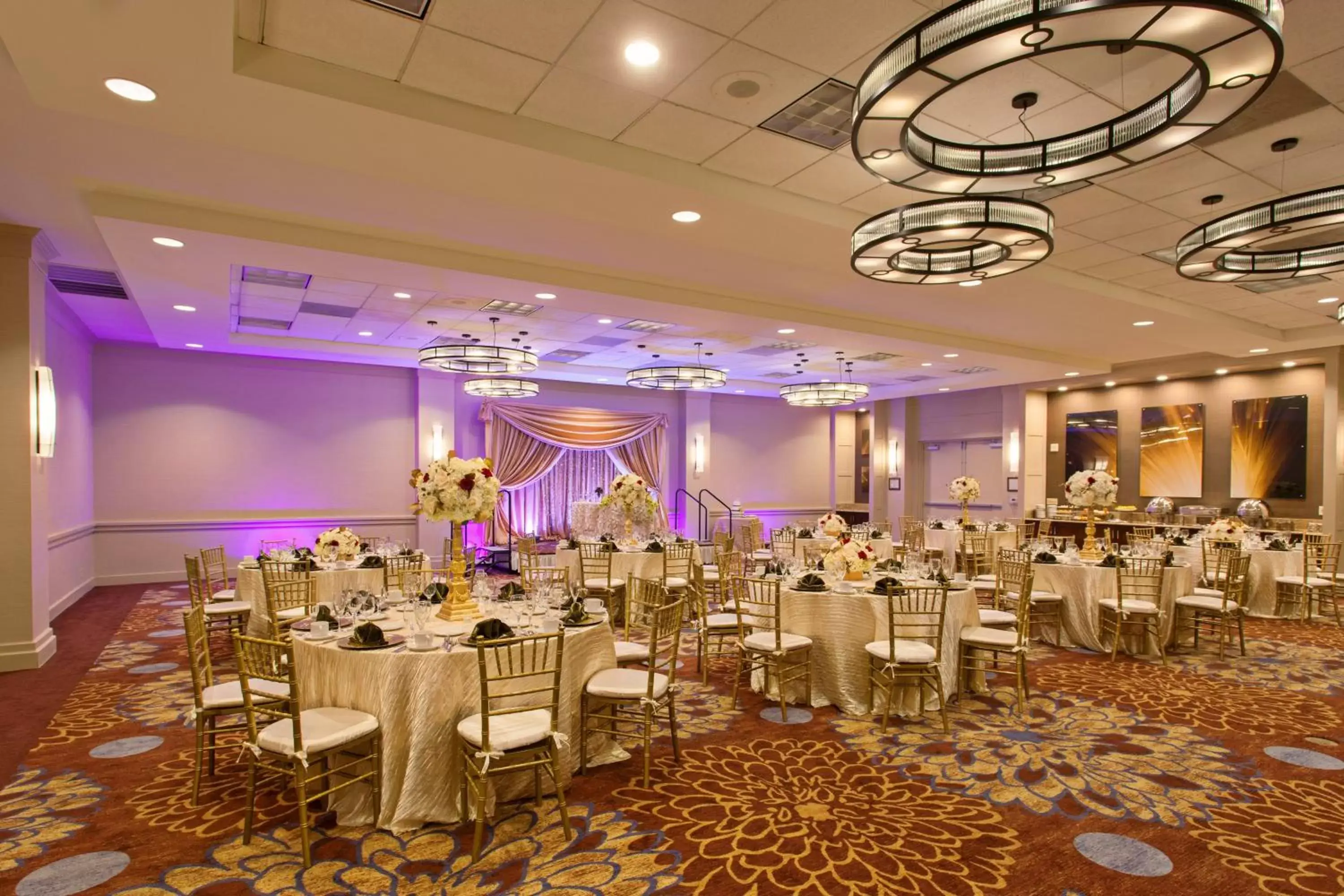 Banquet/Function facilities, Restaurant/Places to Eat in Holiday Inn Long Beach - Airport, an IHG Hotel