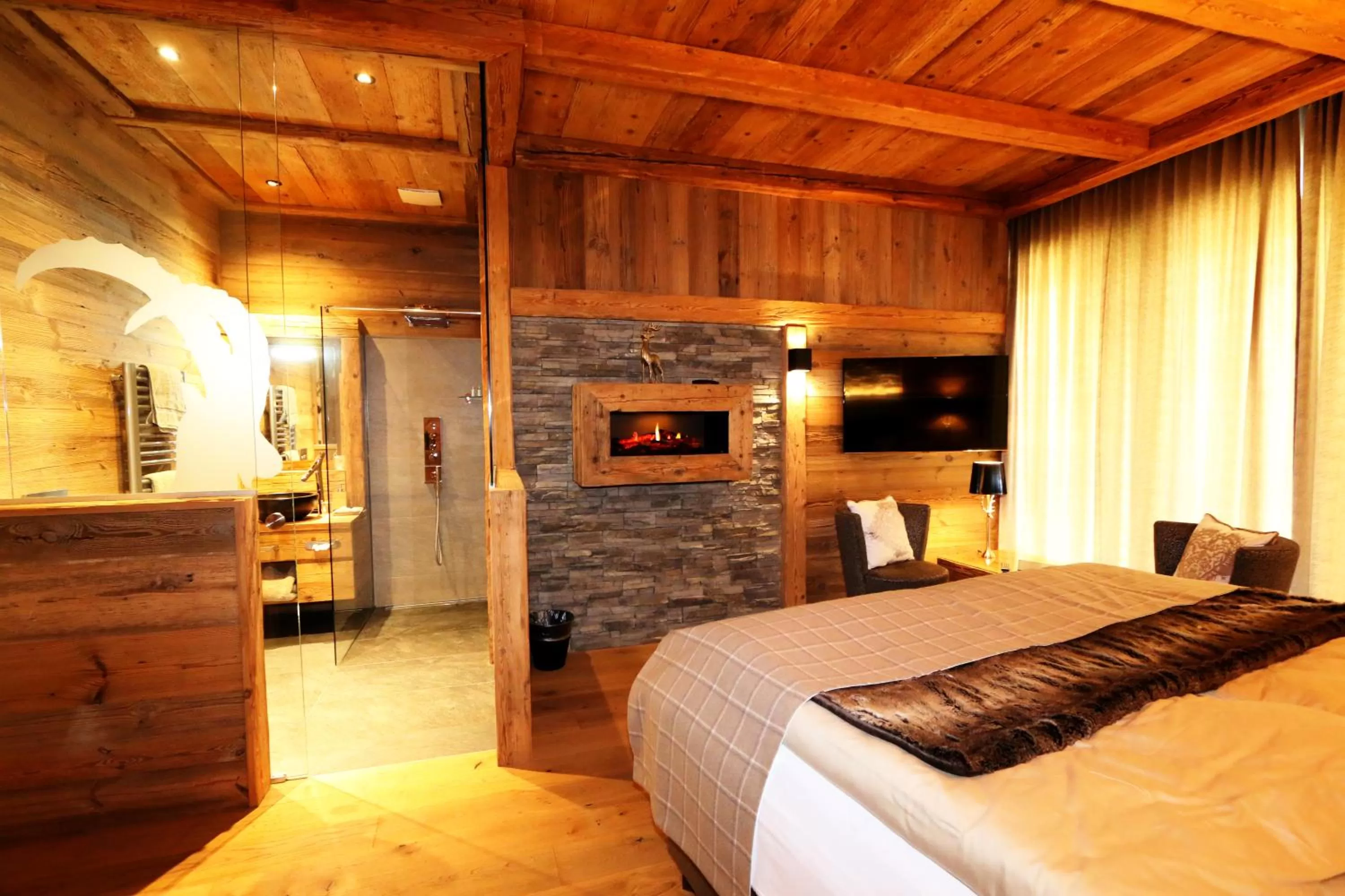 Bed in Amber Ski-in/out Hotel & Spa