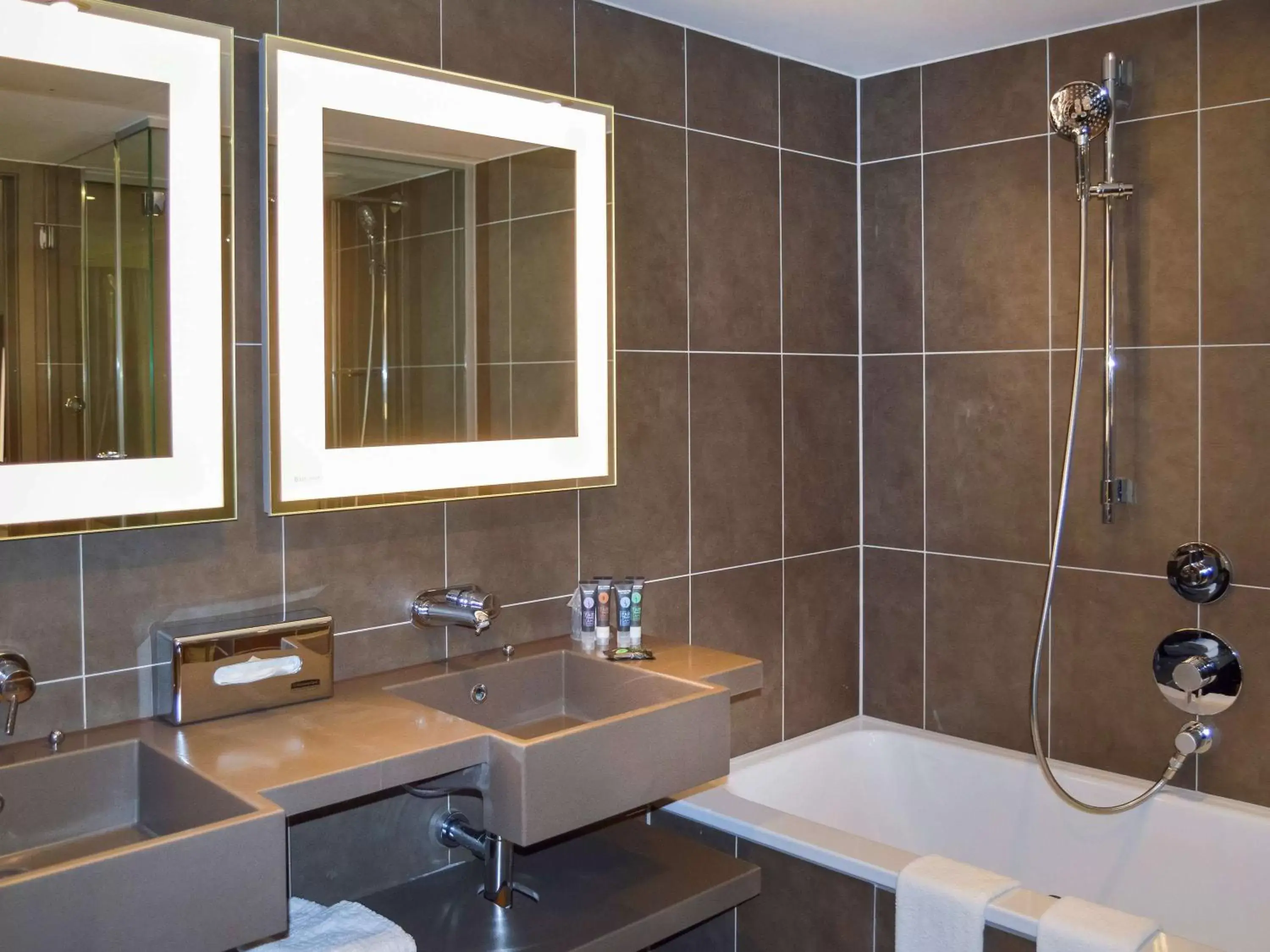 Photo of the whole room, Bathroom in Novotel London Brentford