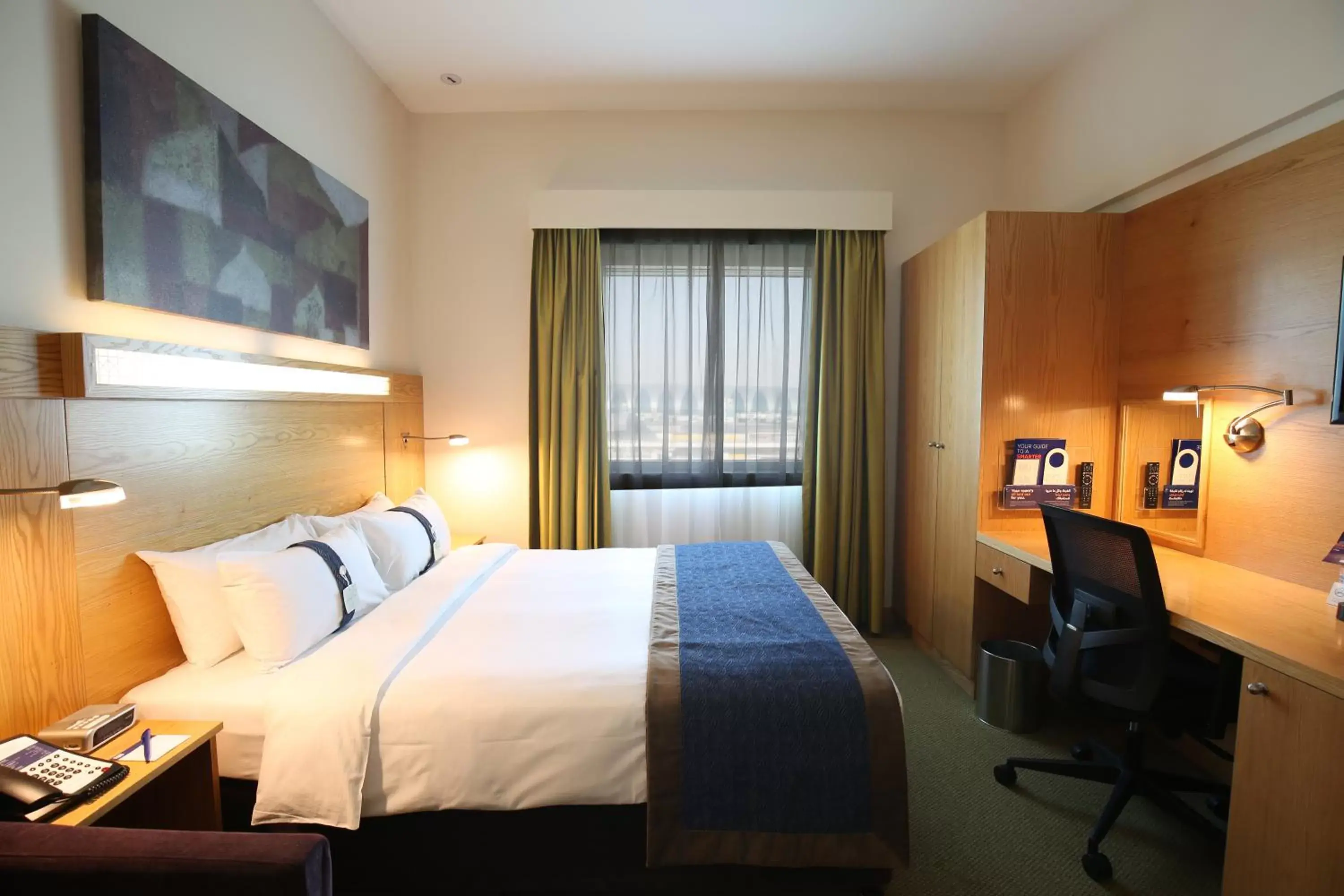 Photo of the whole room, Room Photo in Holiday Inn Express Dubai Airport, an IHG Hotel
