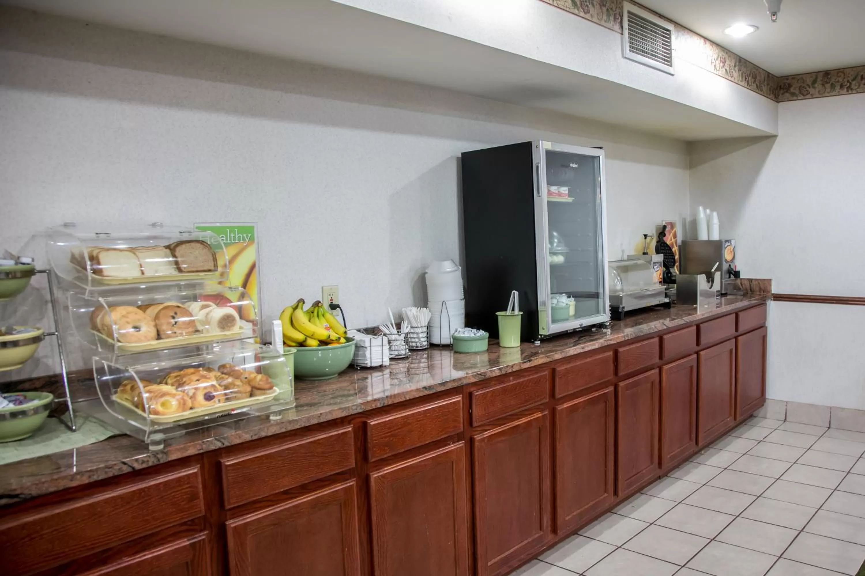 Breakfast in Quality Inn & Suites Loves Park near Rockford