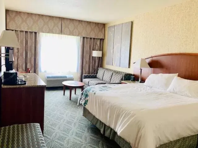 Bed in Wingate by Wyndham Elkins Bed in Wingate by Wyndham Elkins