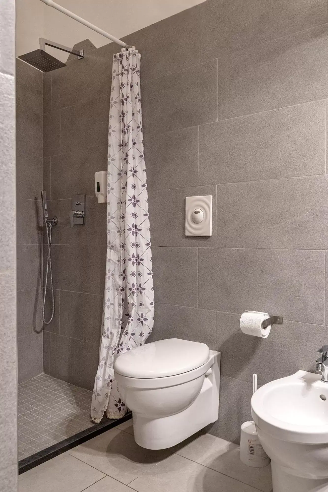 Shower, Bathroom in Carafa Petrucci Garden by Enjoy Napoli