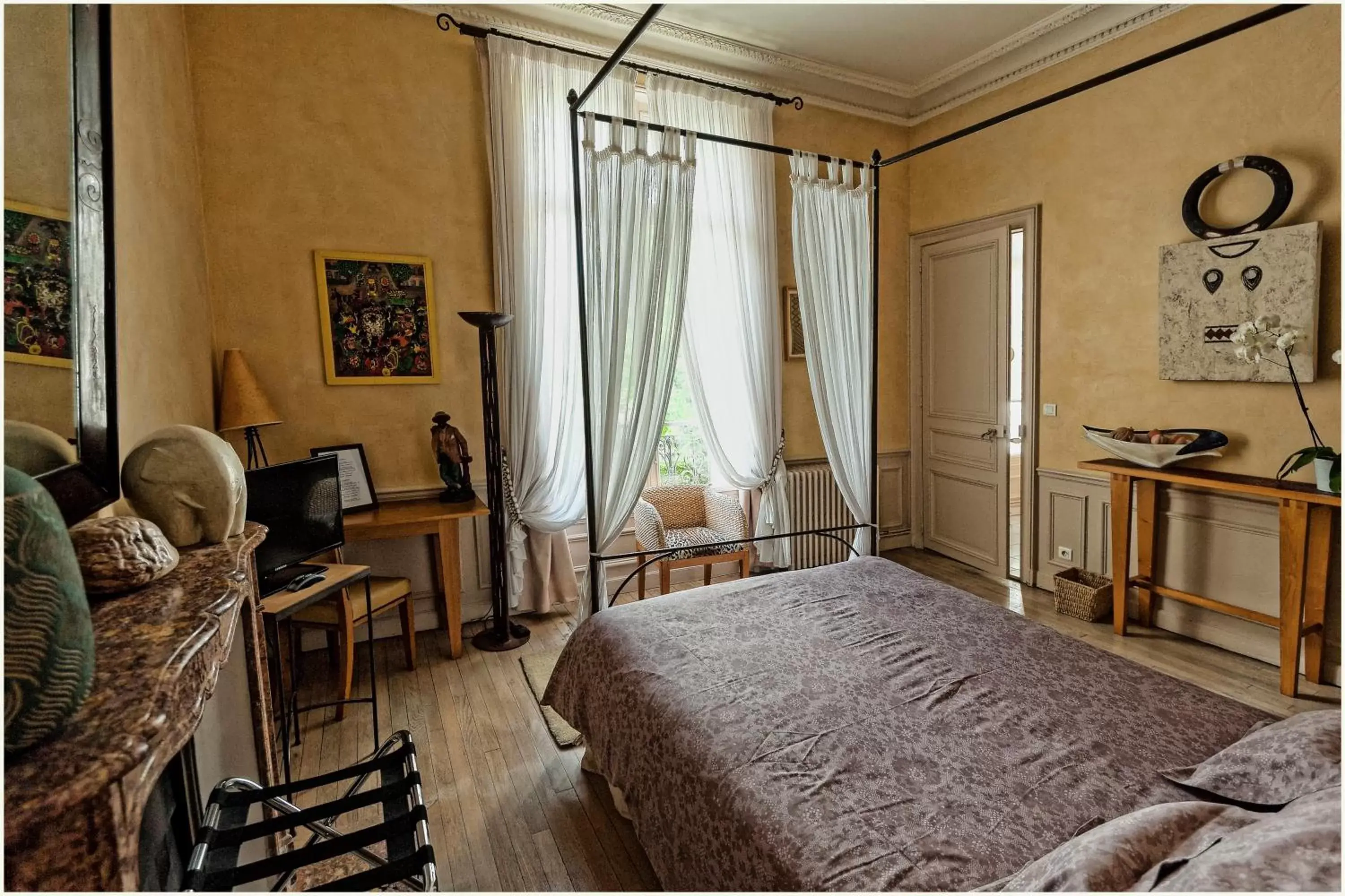 Bedroom in Hotel Le Clos Raymi