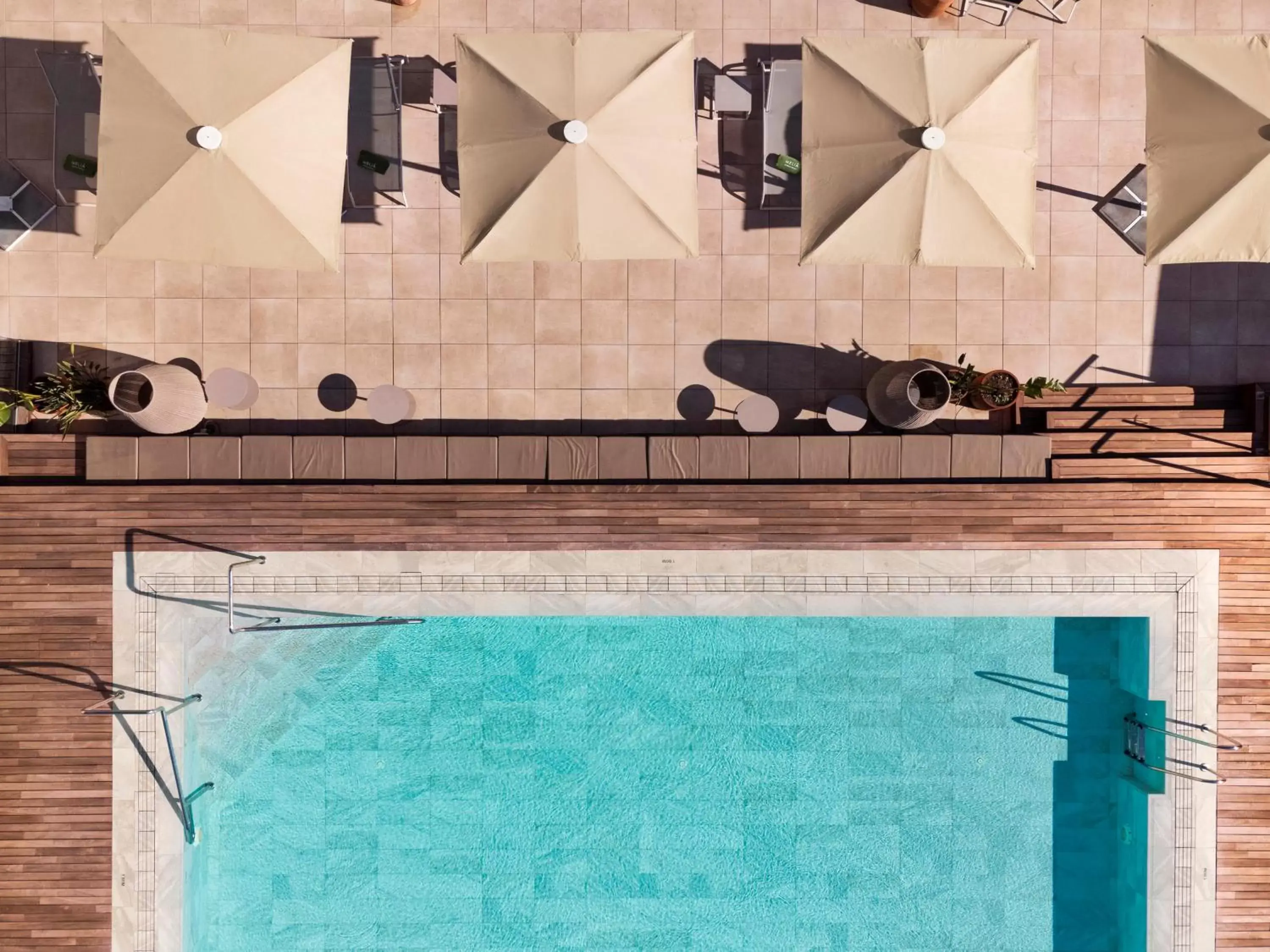 Property building, Swimming Pool in Melia Sevilla