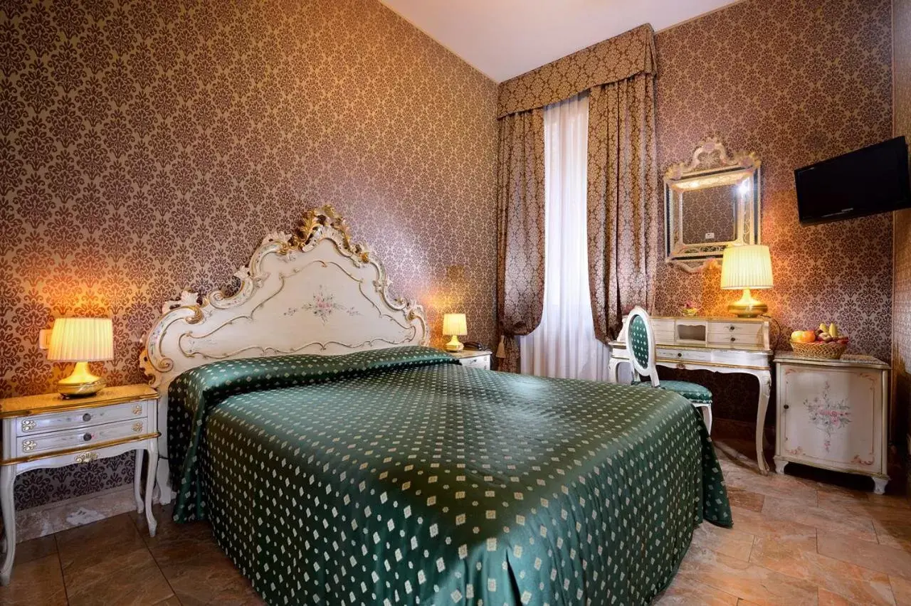 Bed in Hotel Canaletto