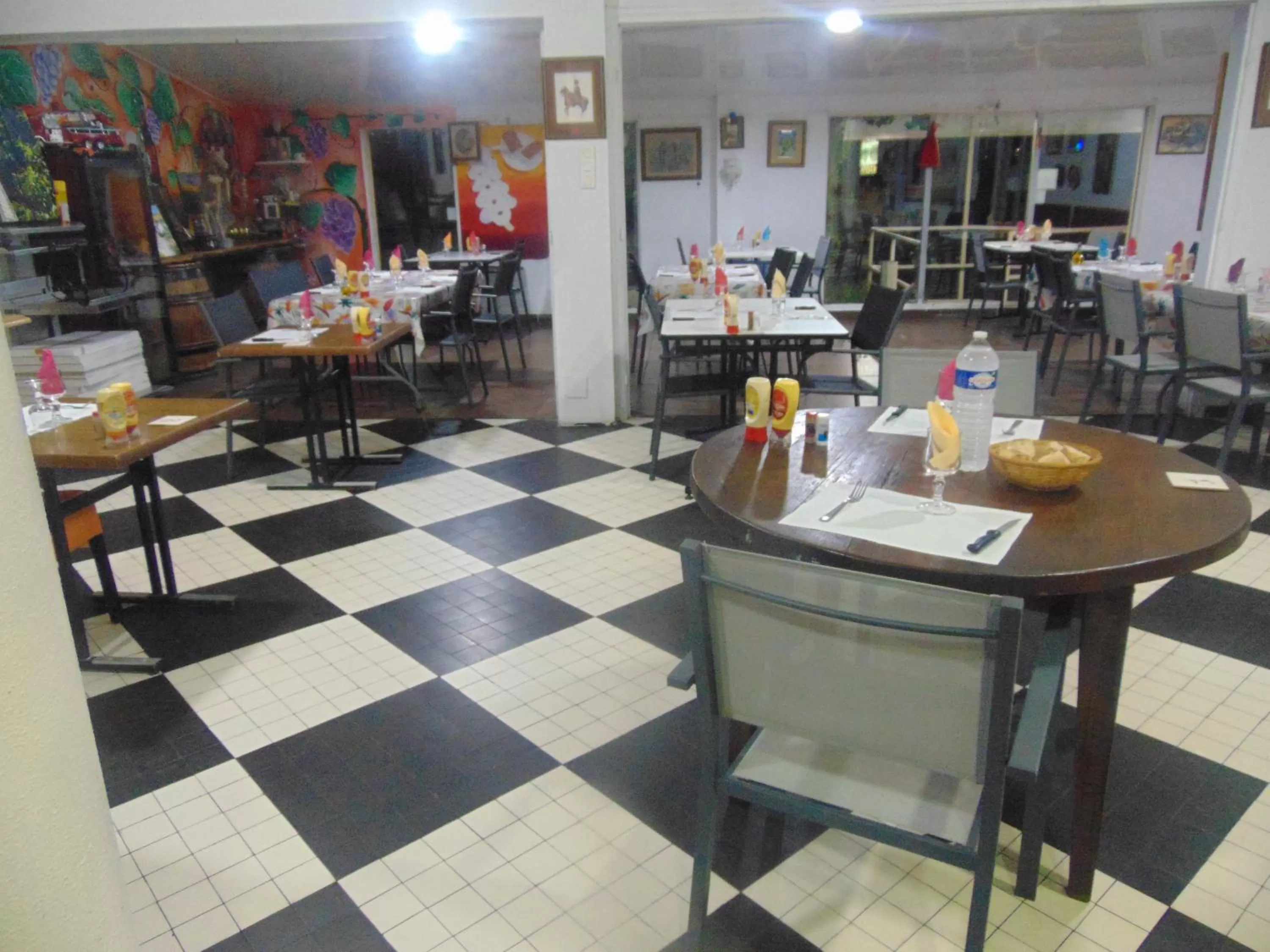 Restaurant/Places to Eat in Le Relais de la RN7