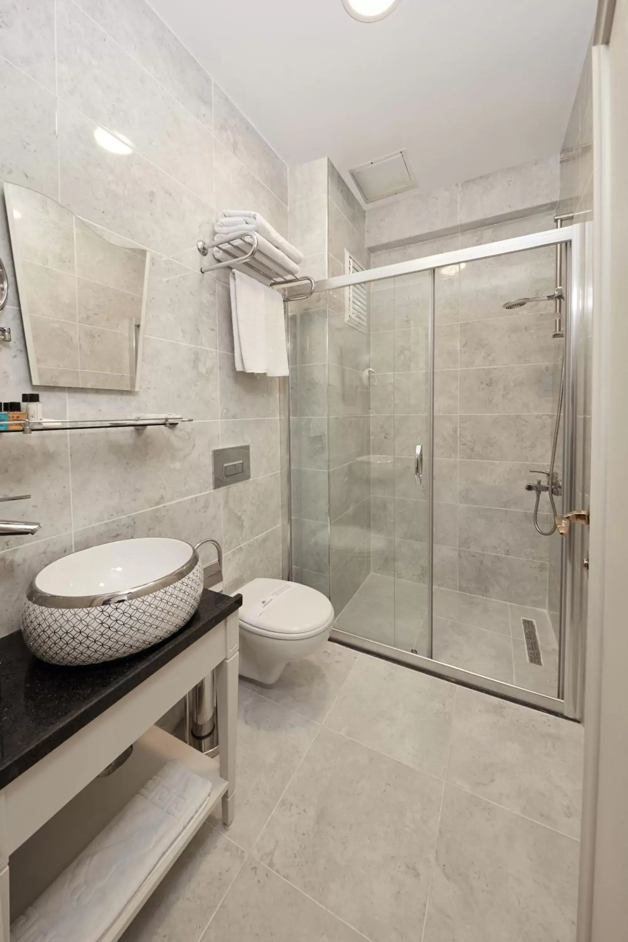 Shower, Bathroom in Albinas Hotel Old City