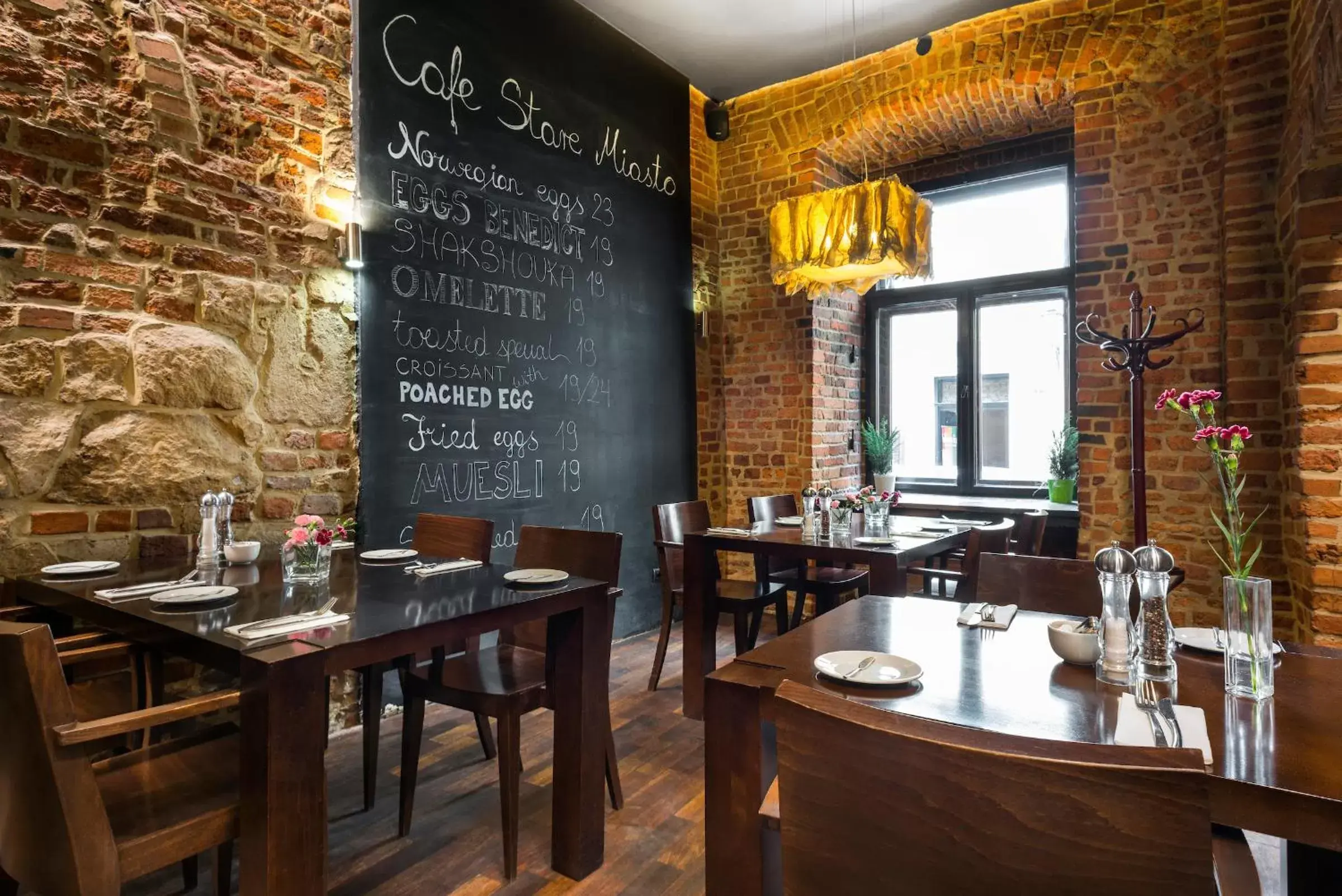 Property building in Aparthotel Stare Miasto Property building in Aparthotel Stare Miasto