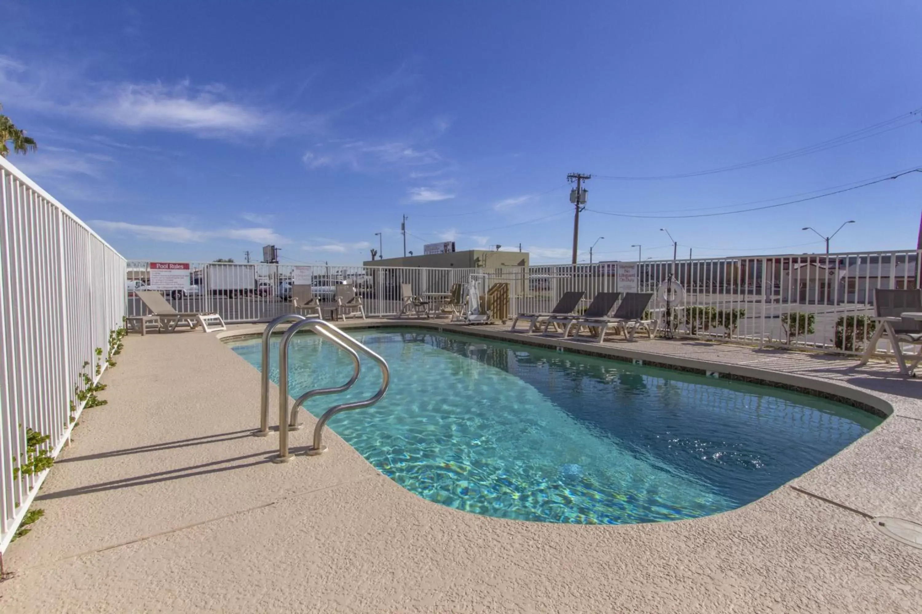 Swimming Pool in Motel 6-Phoenix, AZ - Airport - 24th Street