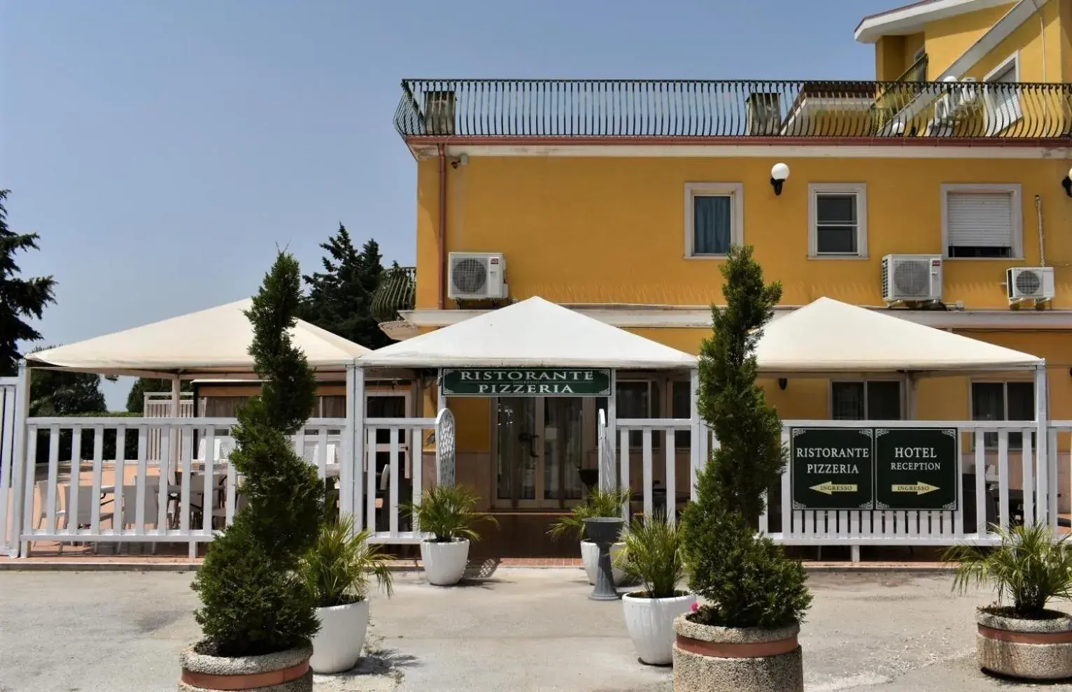 Facade/entrance, Property Building in Hotel Garden