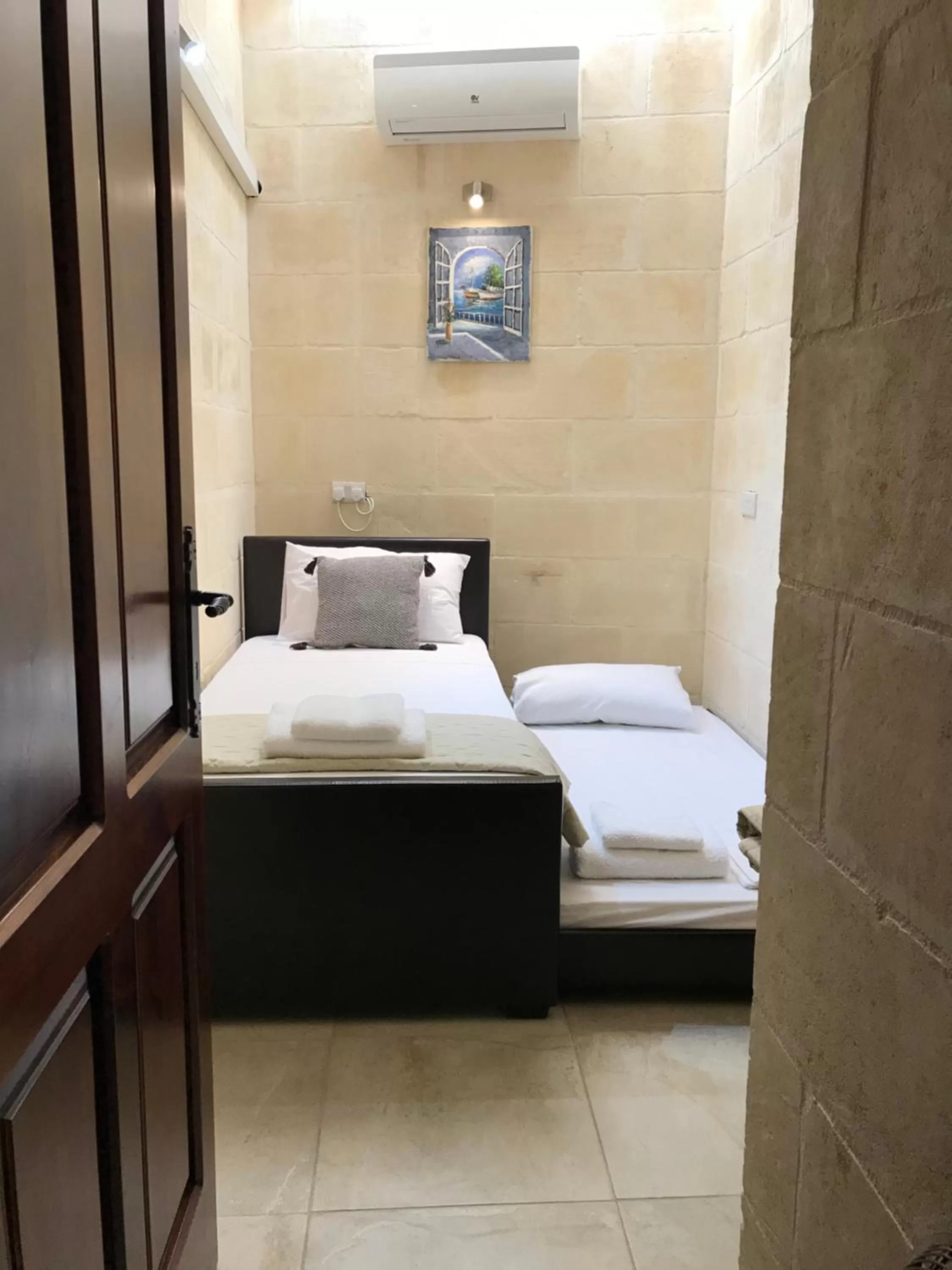 Bed in The Cloisters Bed And Breakfast