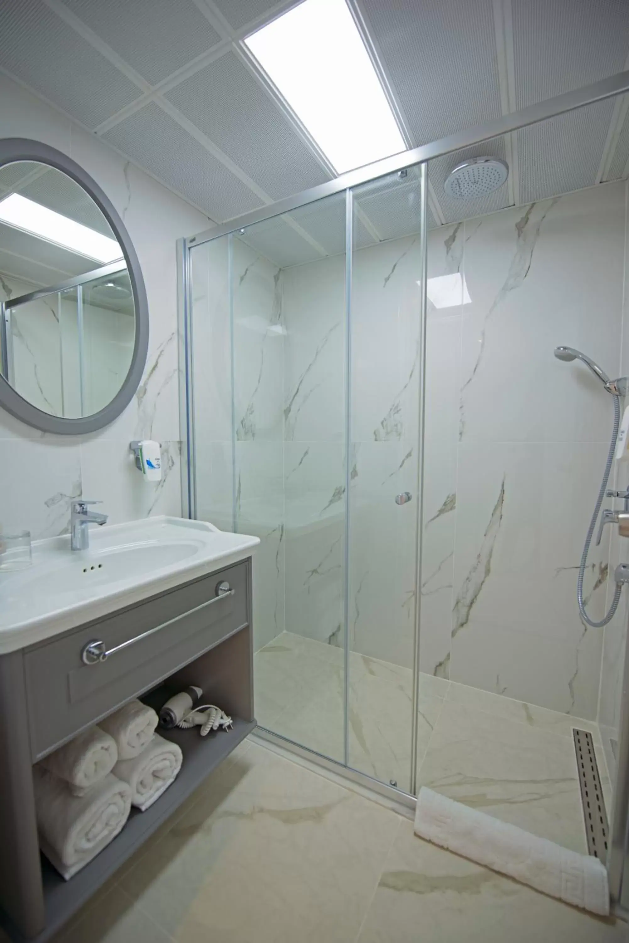 Shower, Bathroom in Motto Premium Hotel&Spa