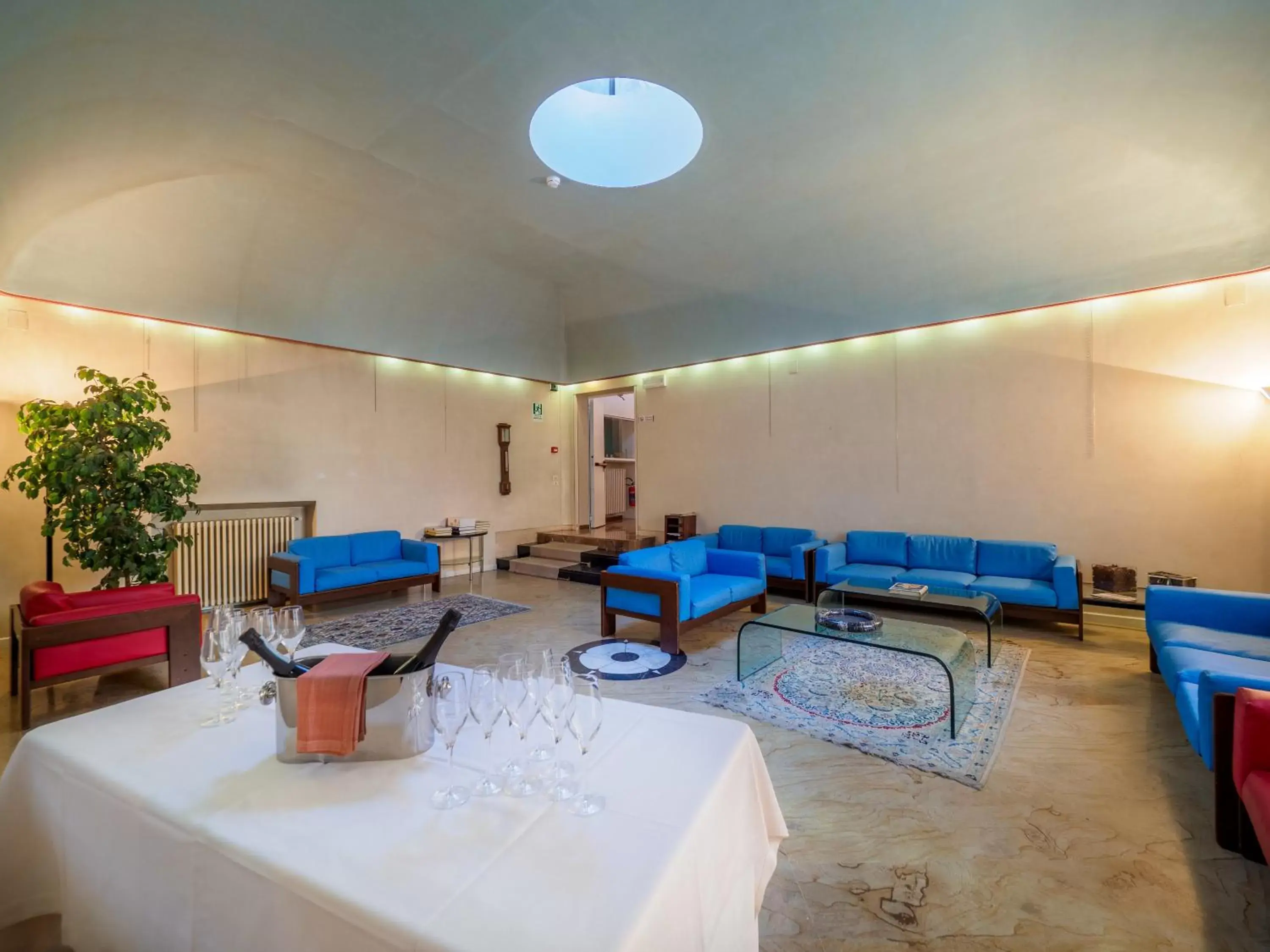 Communal lounge/ TV room, Seating Area in Hotel La Rosetta