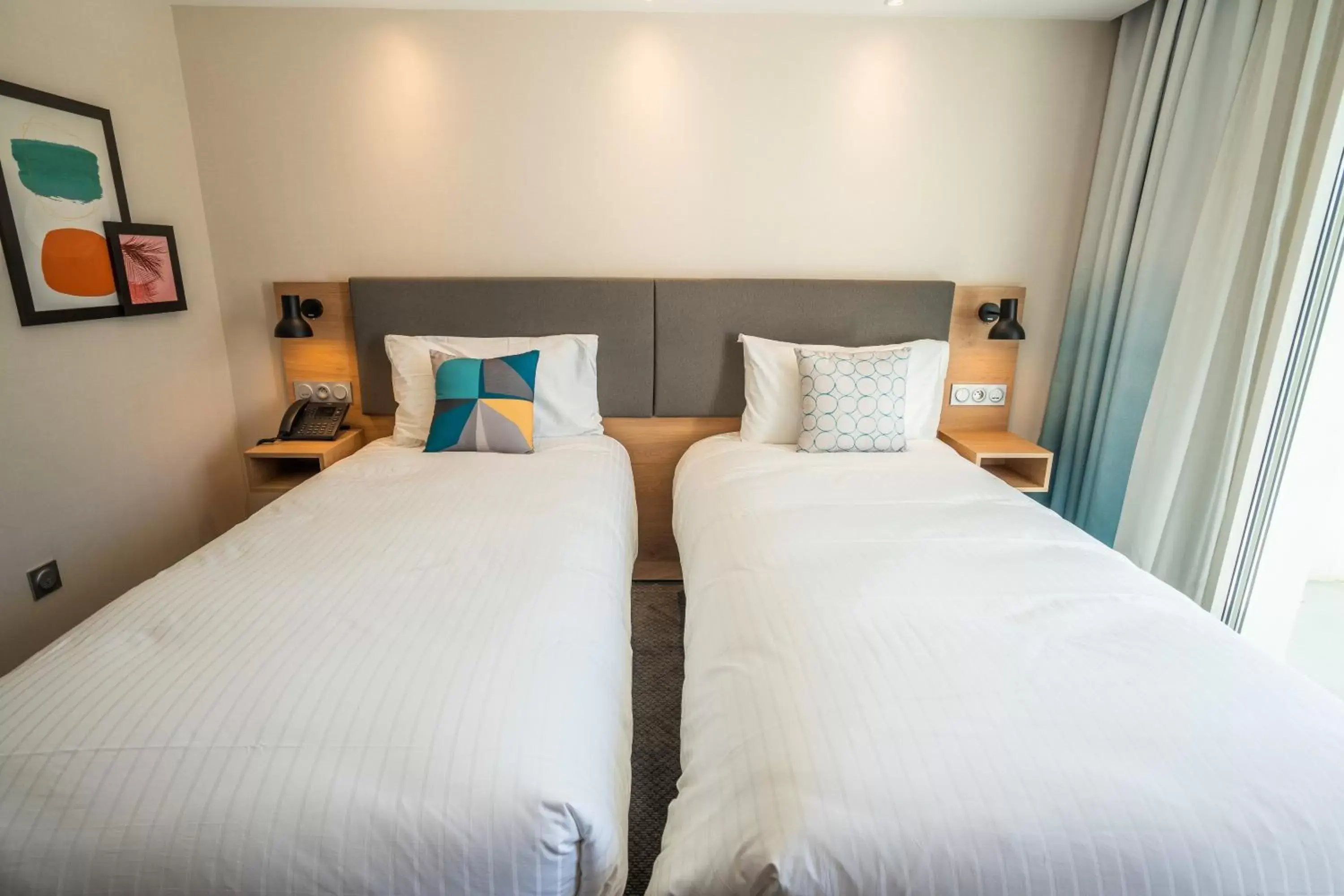 Bed in Holiday Inn - Bordeaux-Merignac, an IHG Hotel