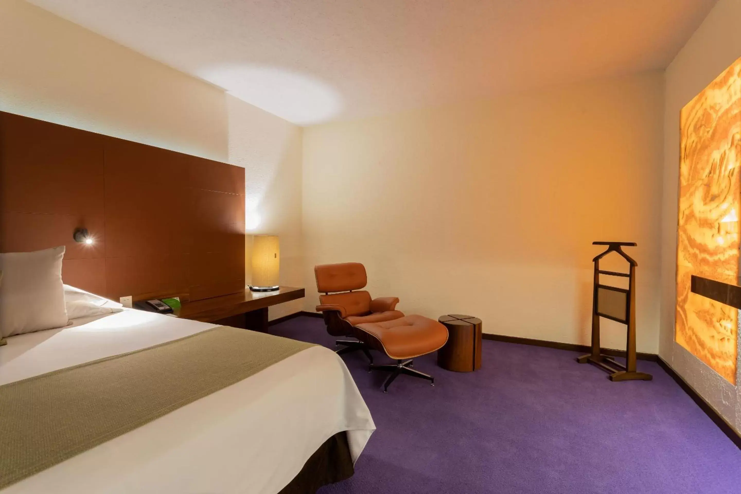 Photo of the whole room, Bed in Camino Real Polanco Mexico