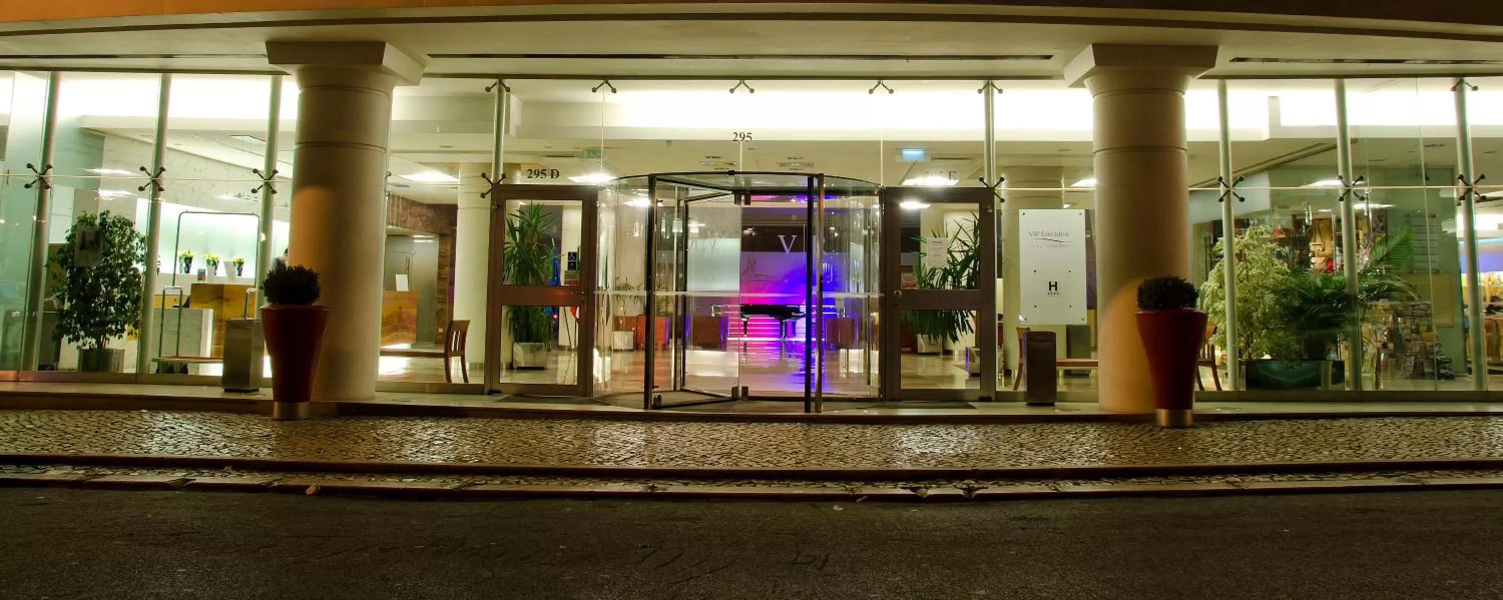 Lobby or reception in VIP Executive Entrecampos Hotel & Conference