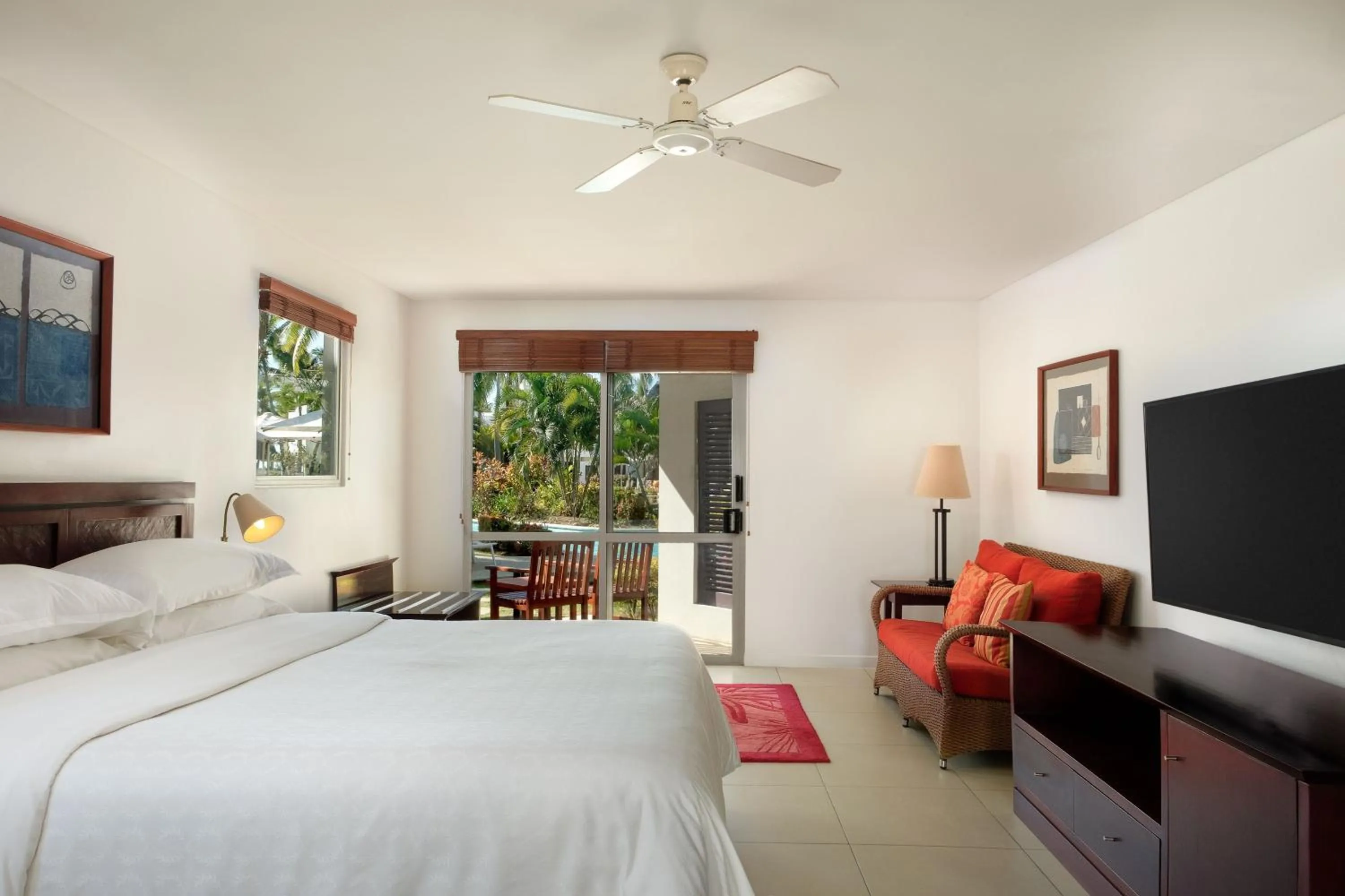 Bedroom, Bed in Sheraton Denarau Villas