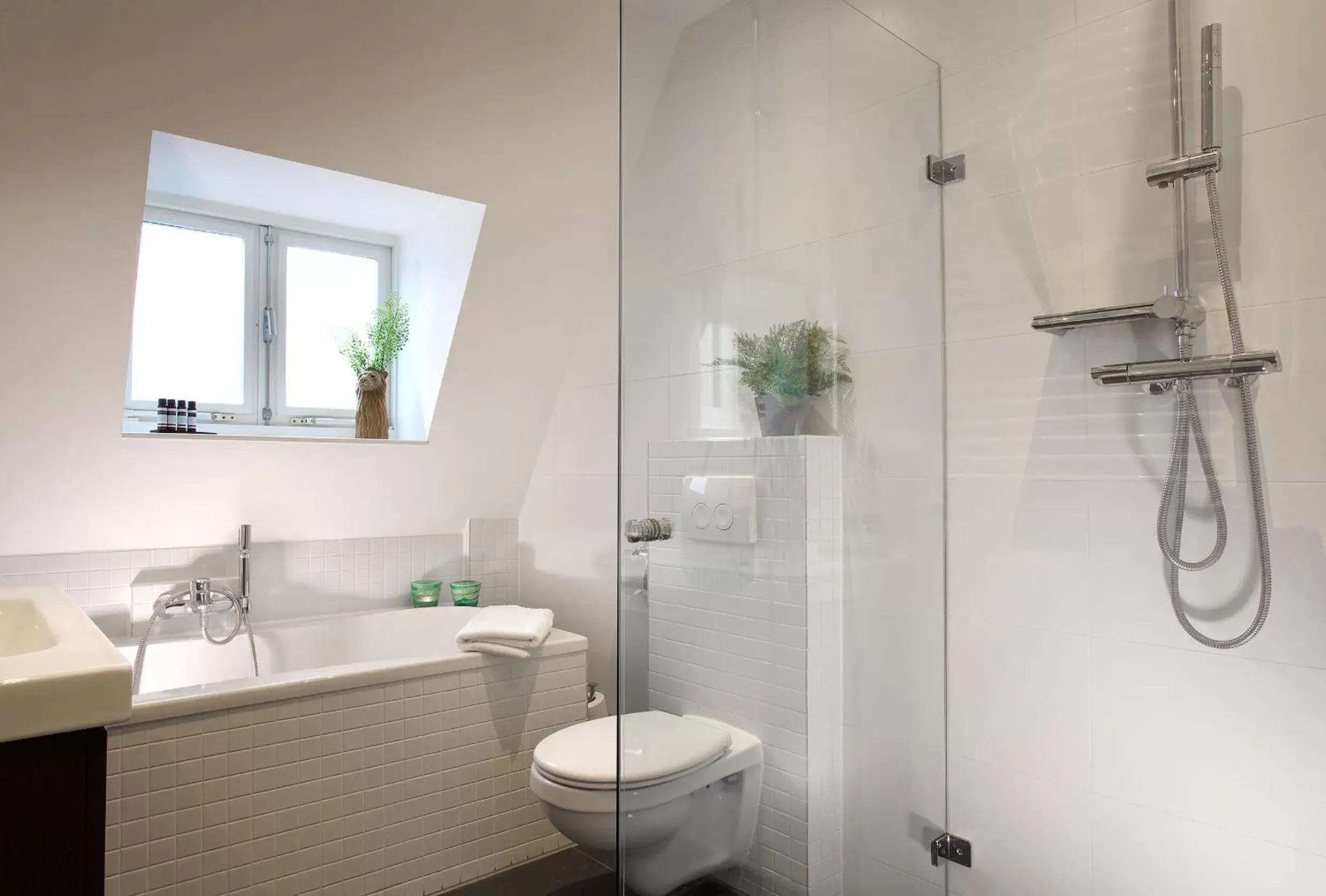 Bathroom in Haarlem Hotel Suites