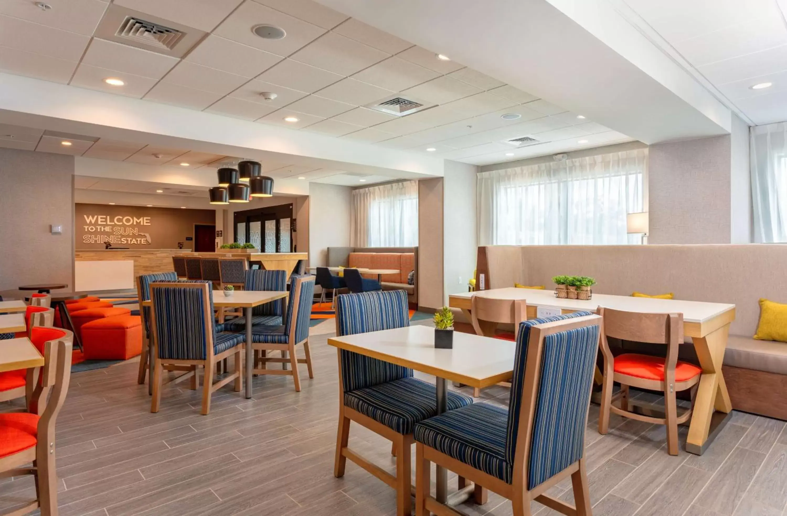 Lobby or reception, Restaurant/Places to Eat in Hampton Inn Marianna I-10
