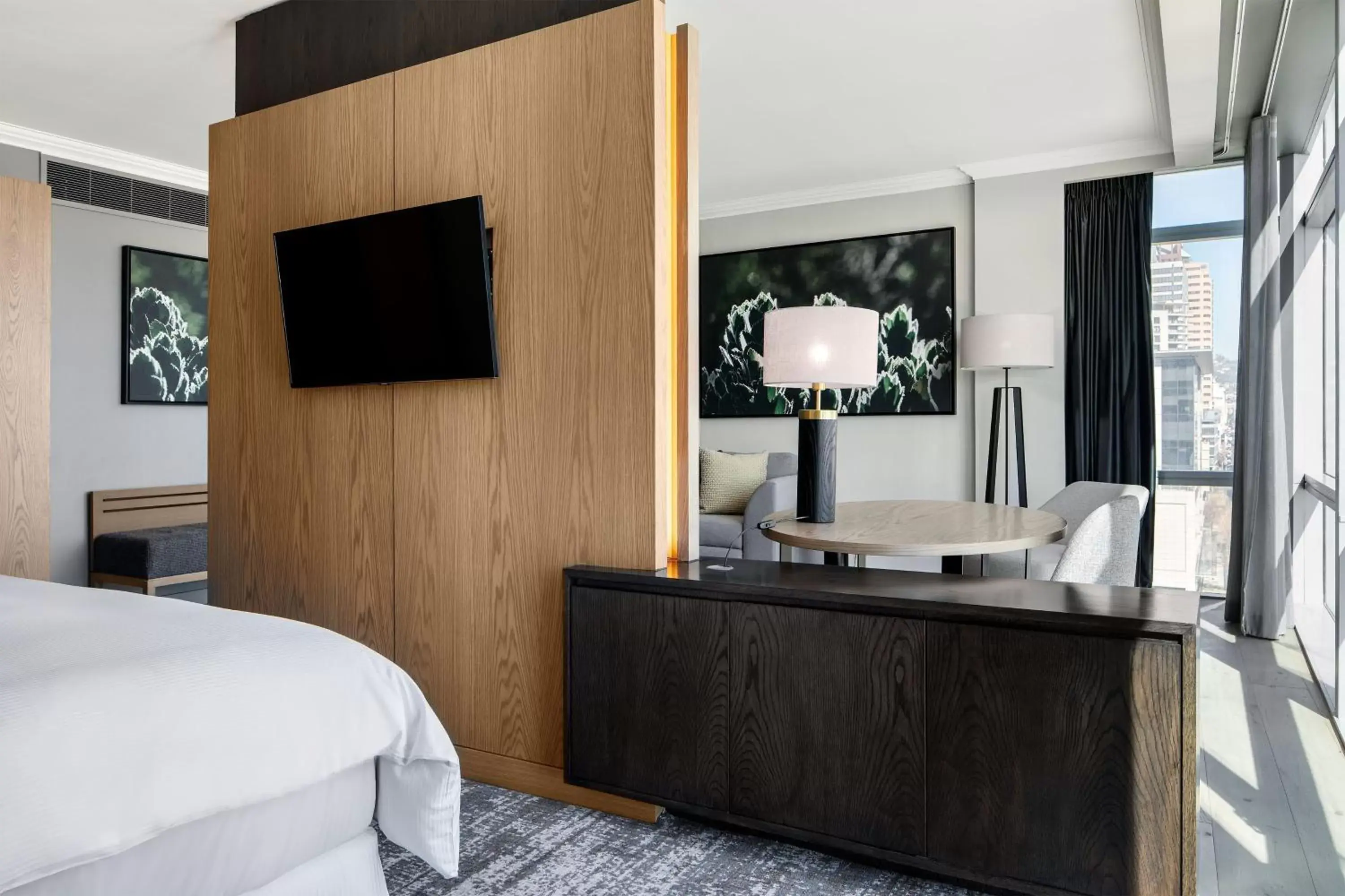 Bedroom, TV/Entertainment Center in The Westin Cape Town