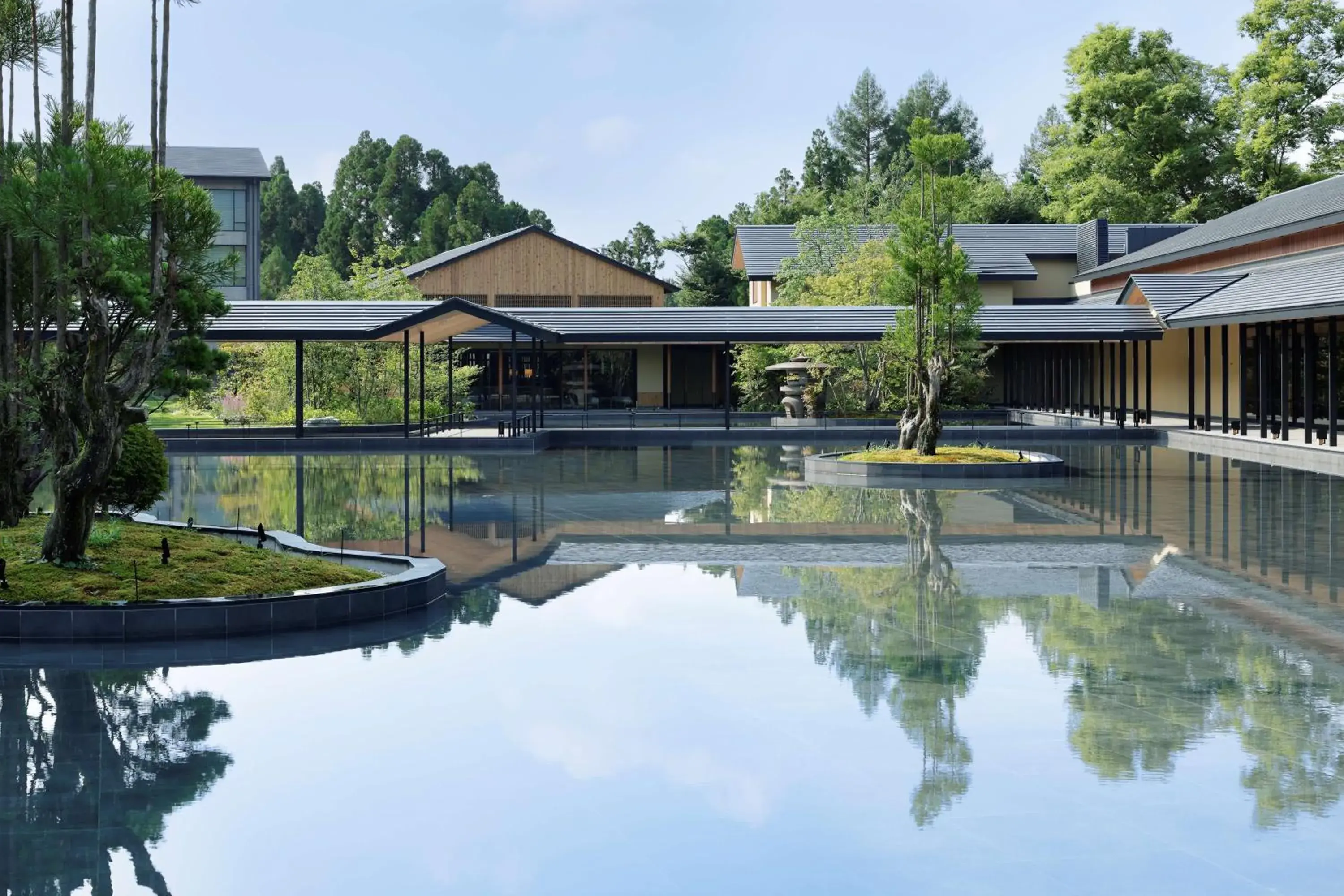 Property building in ROKU KYOTO, LXR Hotels & Resorts by Hilton Property building in ROKU KYOTO, LXR Hotels & Resorts by Hilton