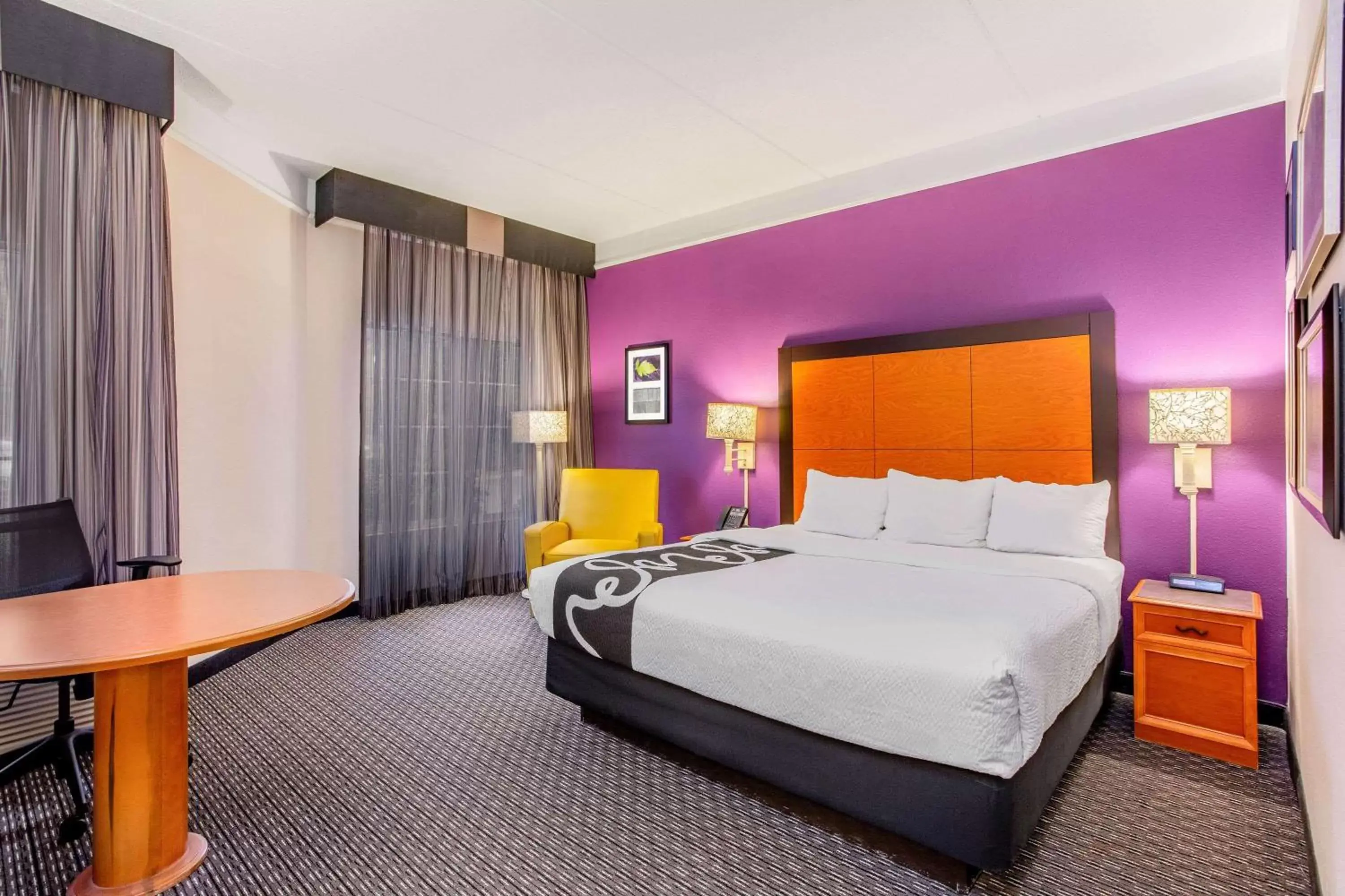 Bedroom, Bed in La Quinta by Wyndham Raleigh Durham Intl AP