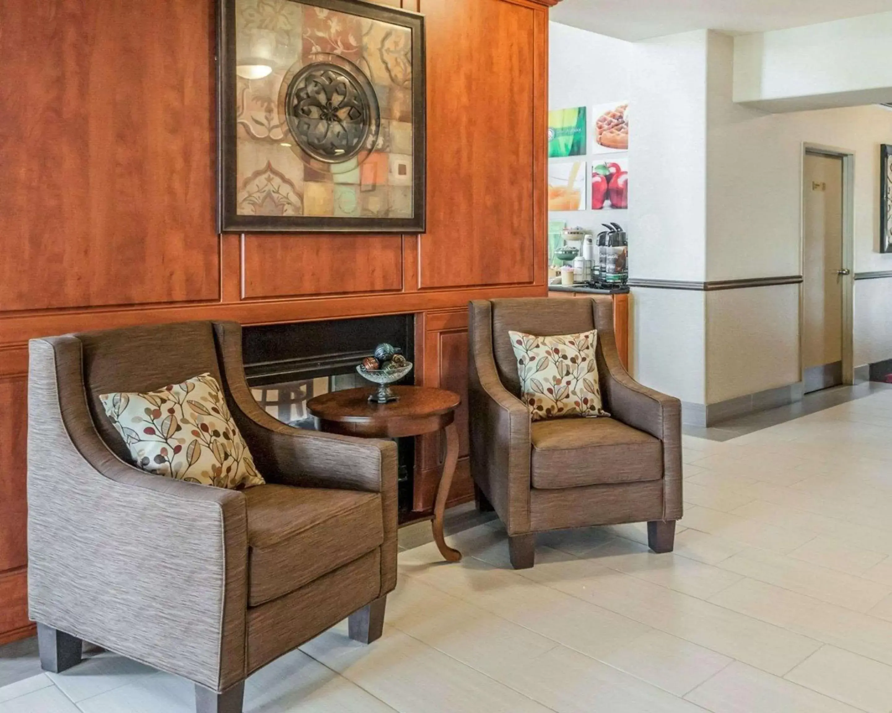 Lobby or reception, Seating Area in Quality Inn & Suites Albuquerque West