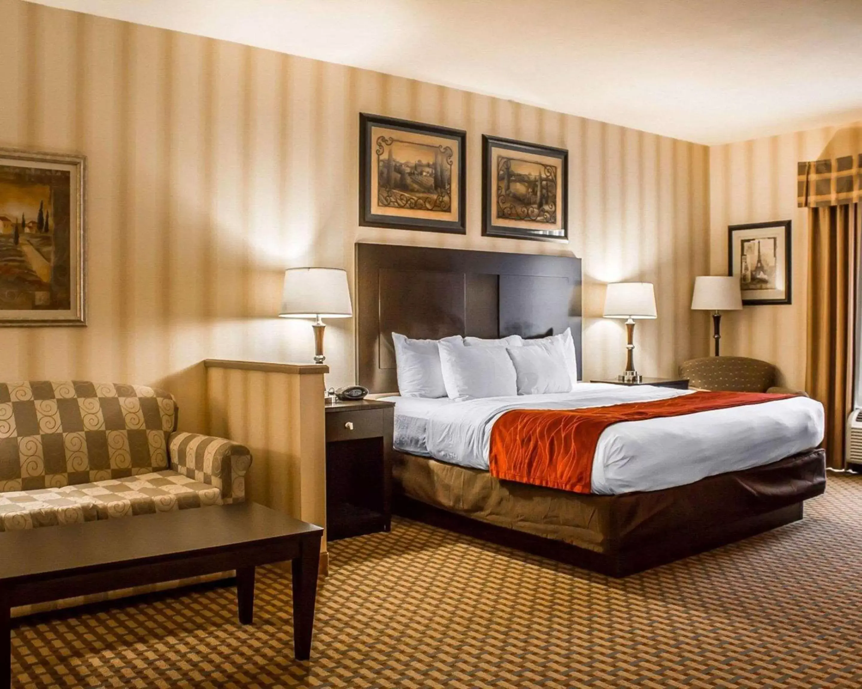 Photo of the whole room, Bed in Comfort Suites Edinboro Photo of the whole room, Bed in Comfort Suites Edinboro