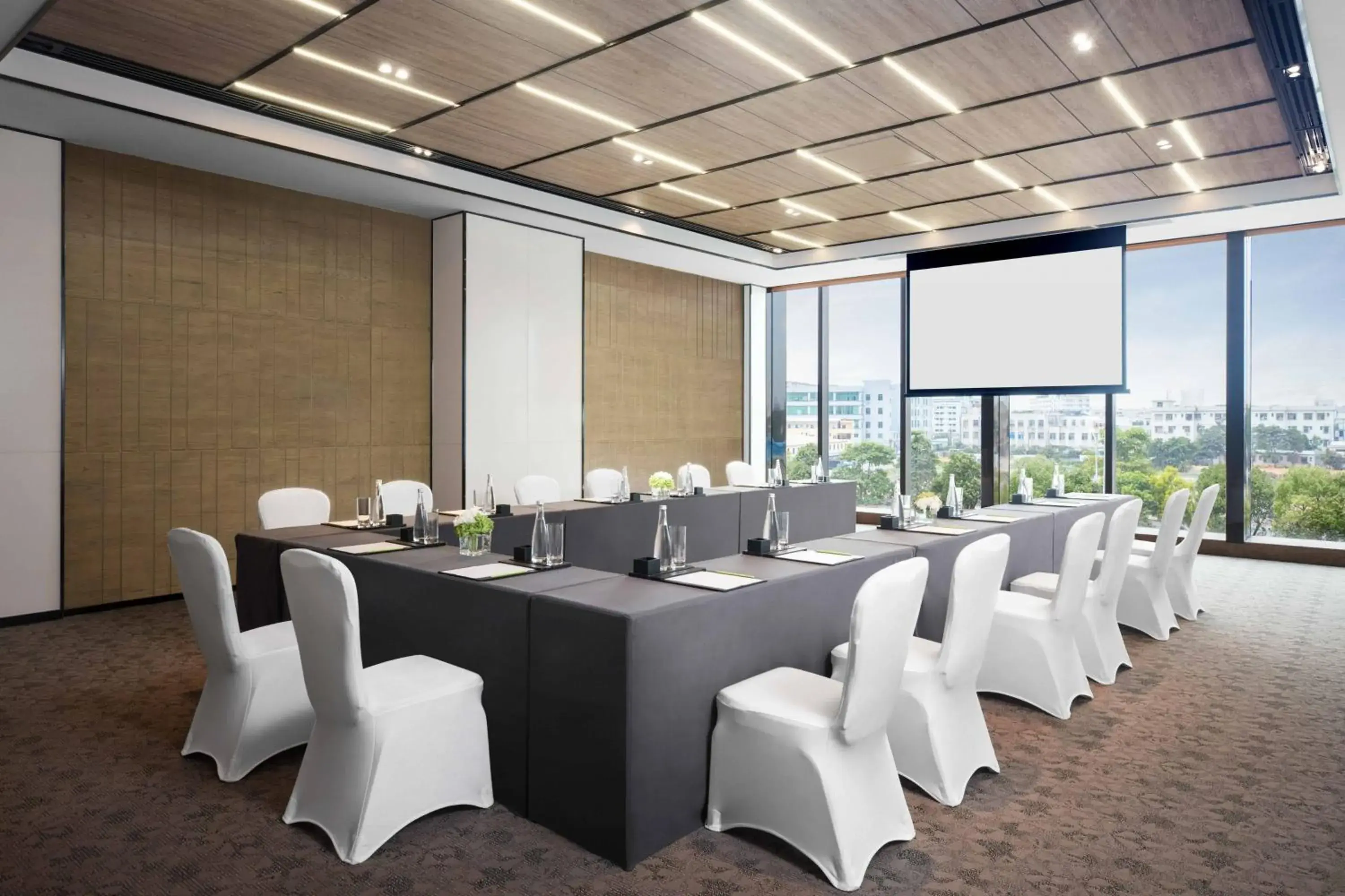 Meeting/conference room in Courtyard by Marriott Shenzhen Bao'an