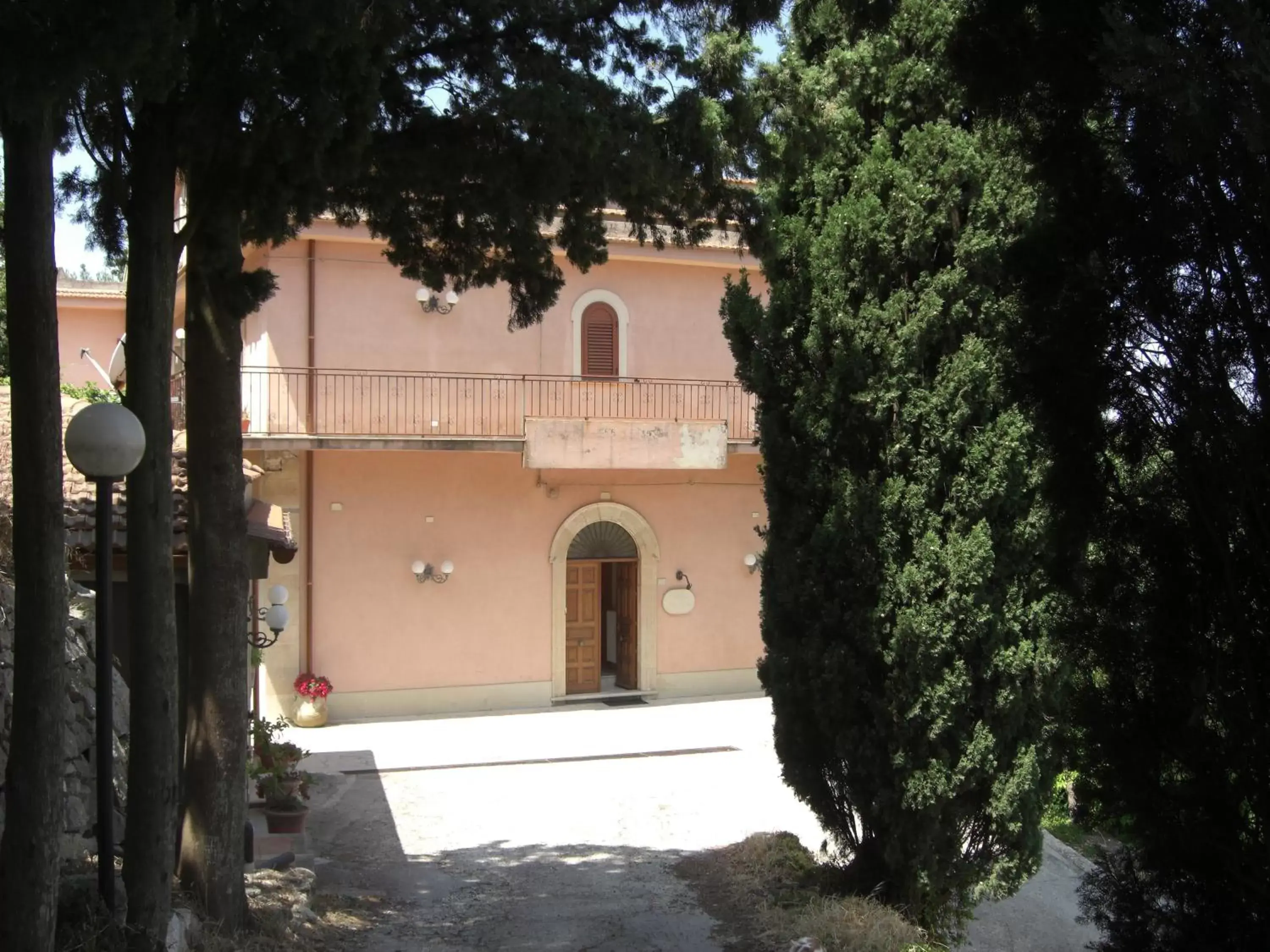 Facade/entrance, Property Building in Albergo Villa Nobile