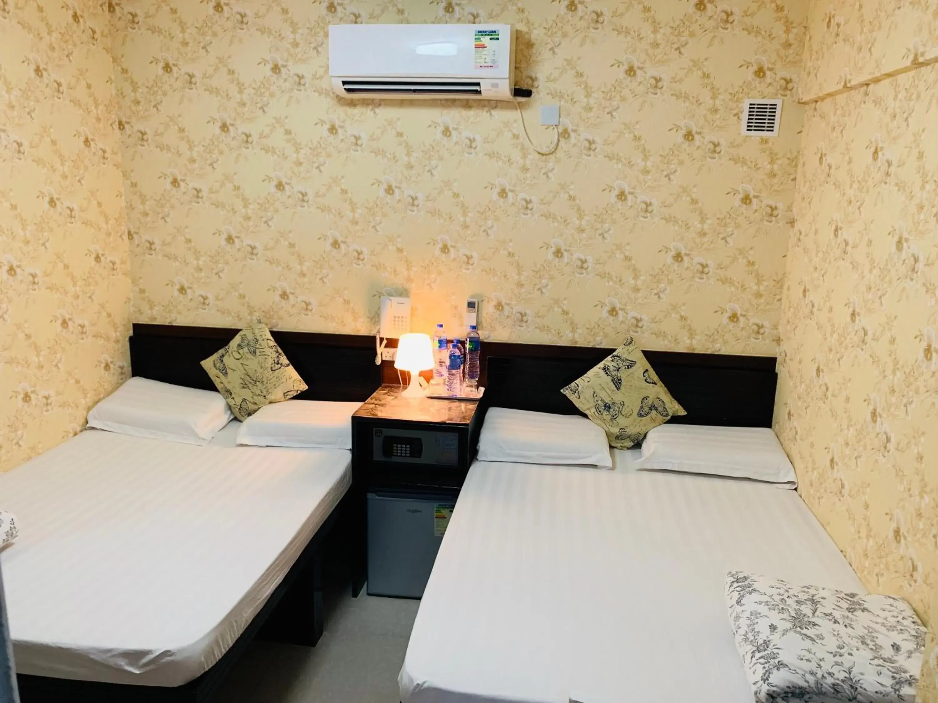 Photo of the whole room, Bed in Modern Photo of the whole room, Bed in Modern