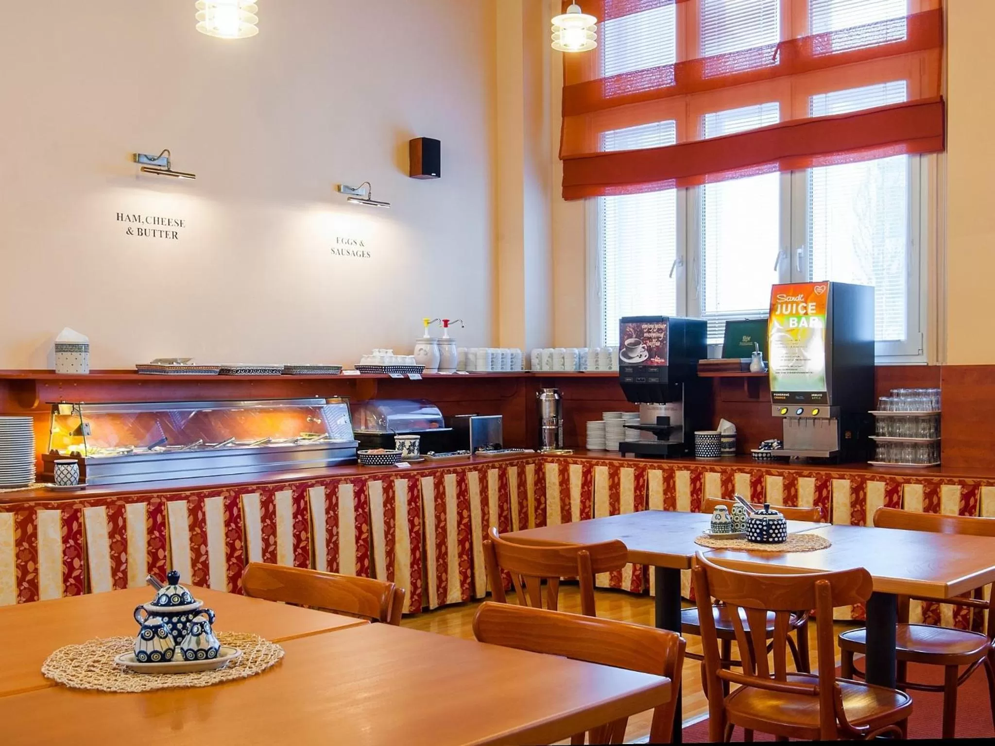 Restaurant/places to eat in Cloister Inn Hotel