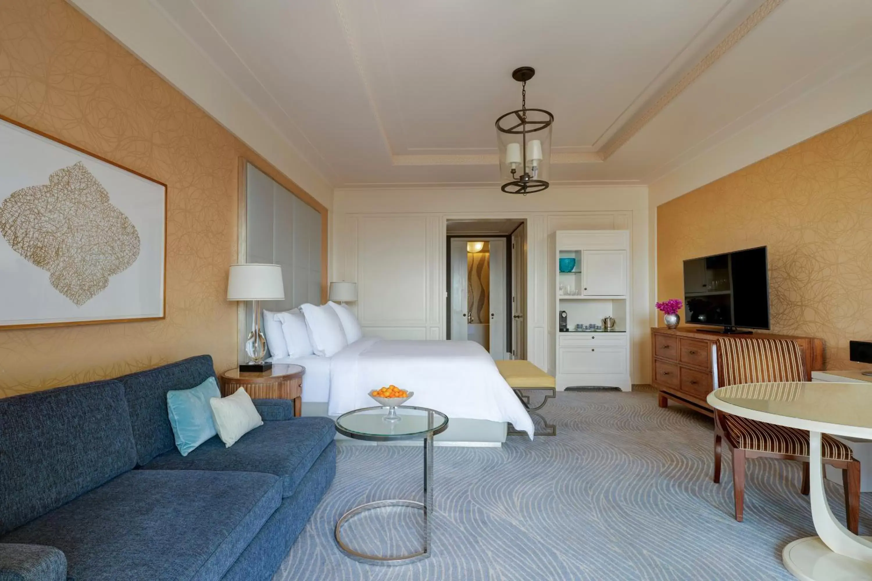 Bedroom, Seating Area in Four Seasons Resort Dubai at Jumeirah Beach