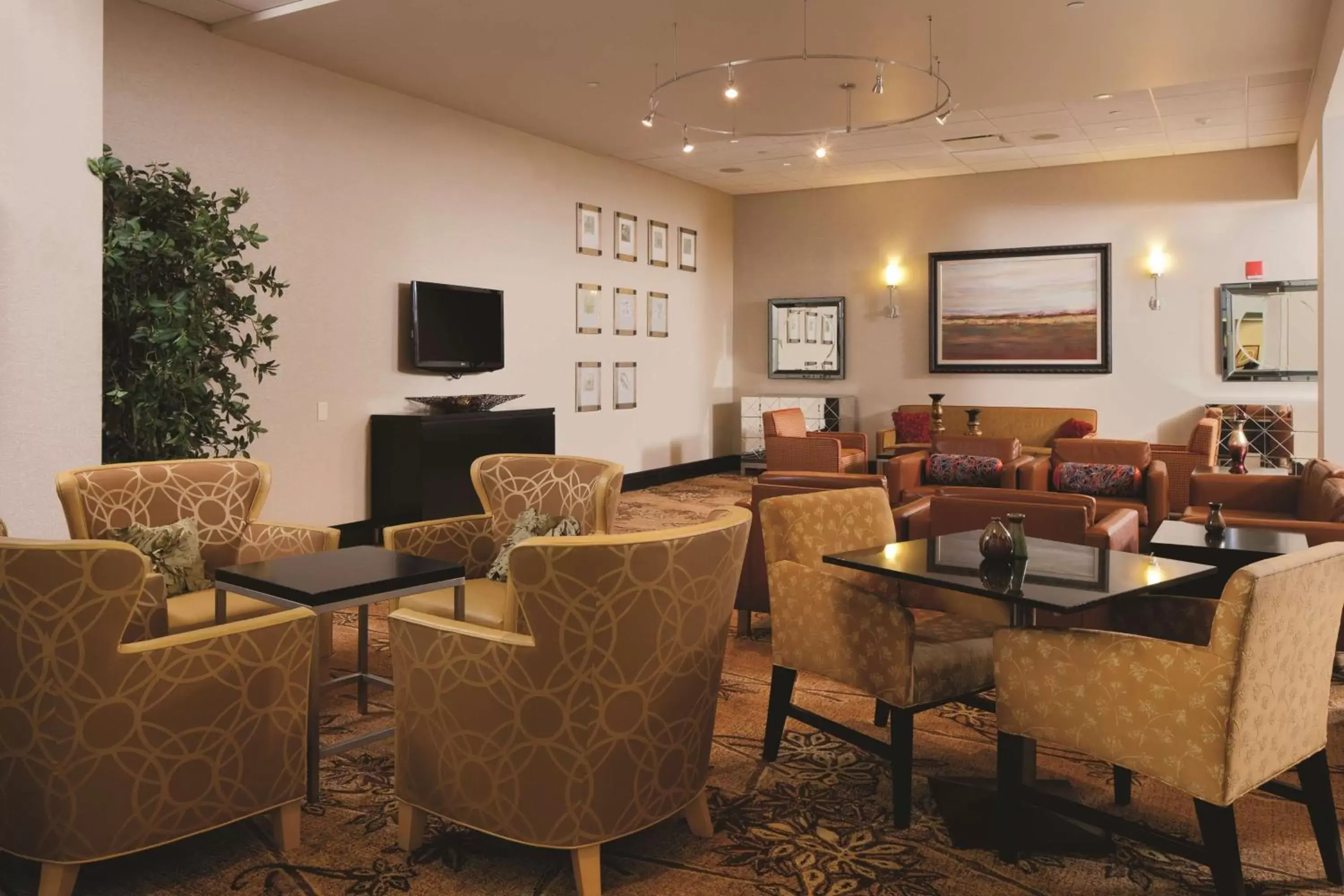 Lobby or reception, Lounge/Bar in DoubleTree by Hilton Pittsburgh Monroeville Convention Center