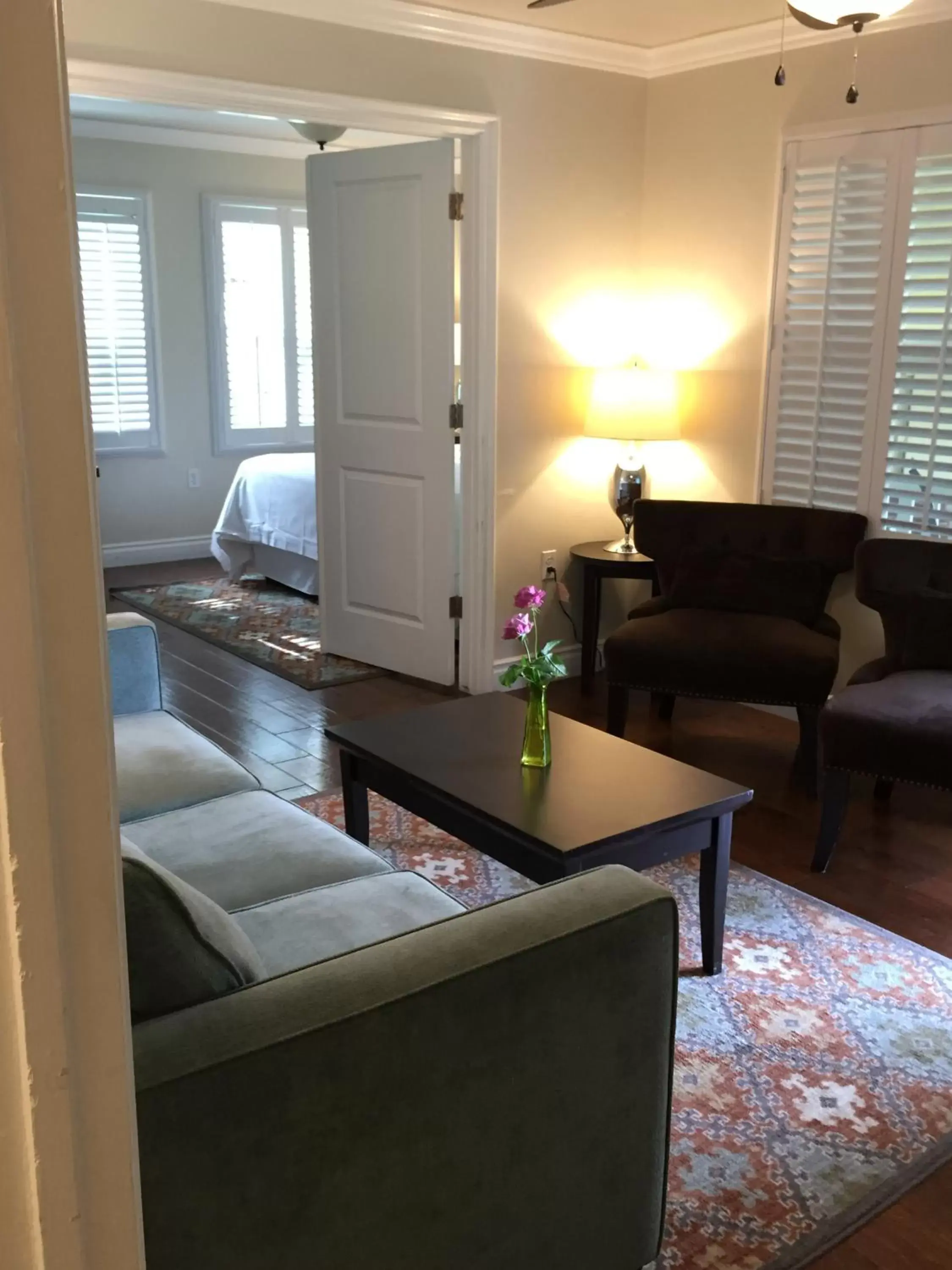 Living room, Seating Area in Beach Bungalow Inn and Suites