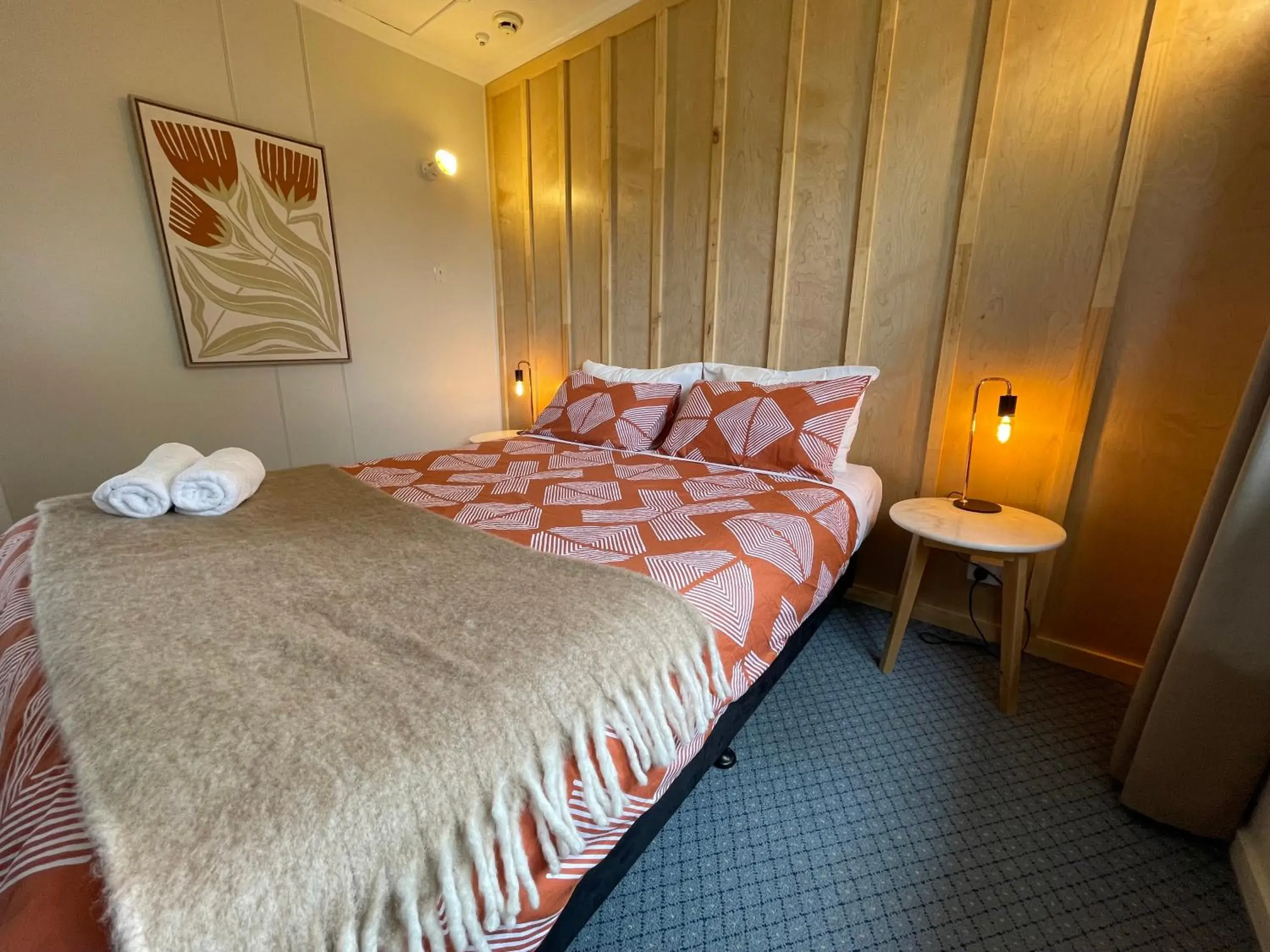 Standard Double Room with Shared Bathroom in Te Anau Lakefront Backpackers Standard Double Room with Shared Bathroom in Te Anau Lakefront Backpackers