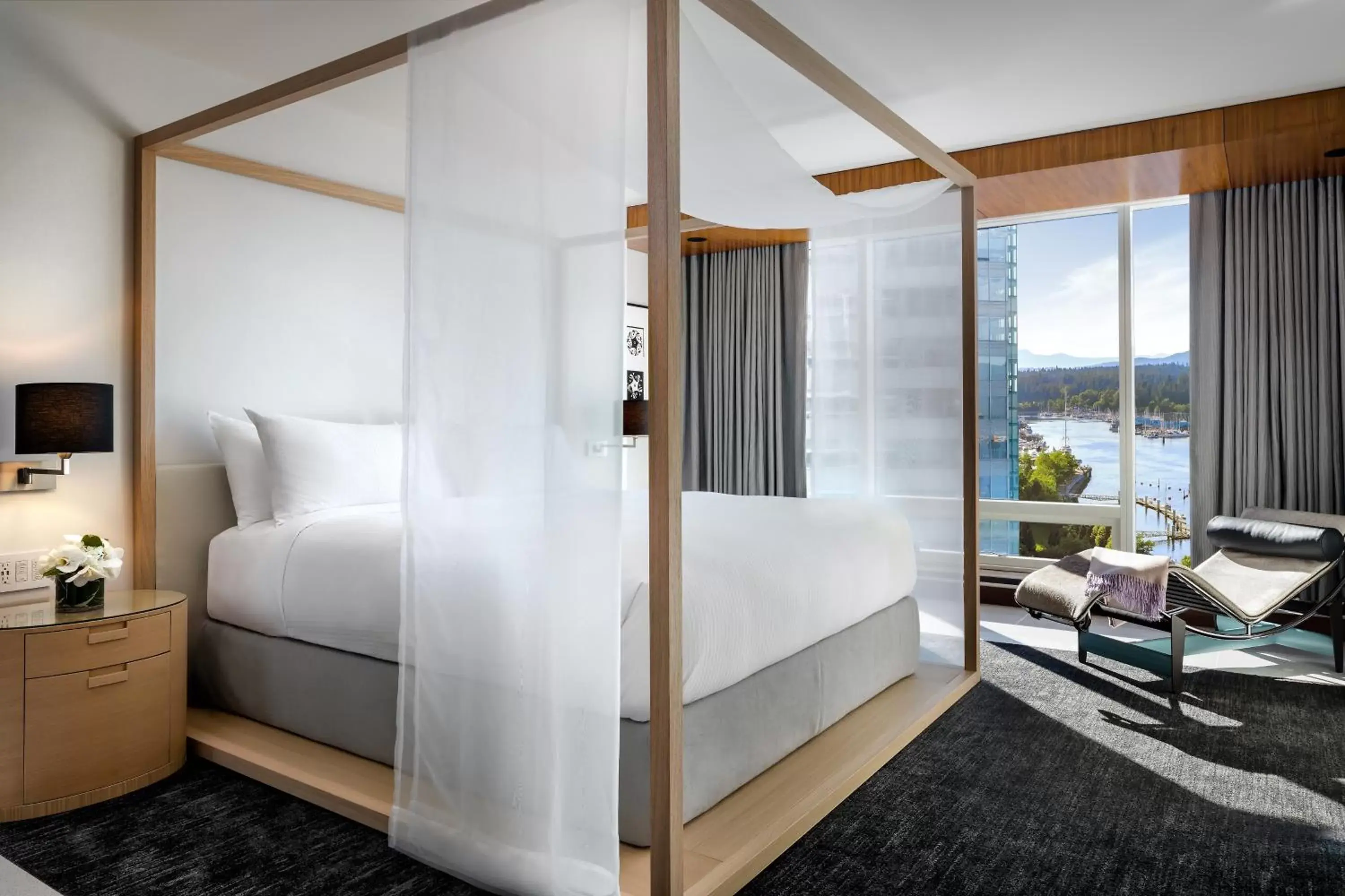 Bedroom, Bed in Fairmont Pacific Rim