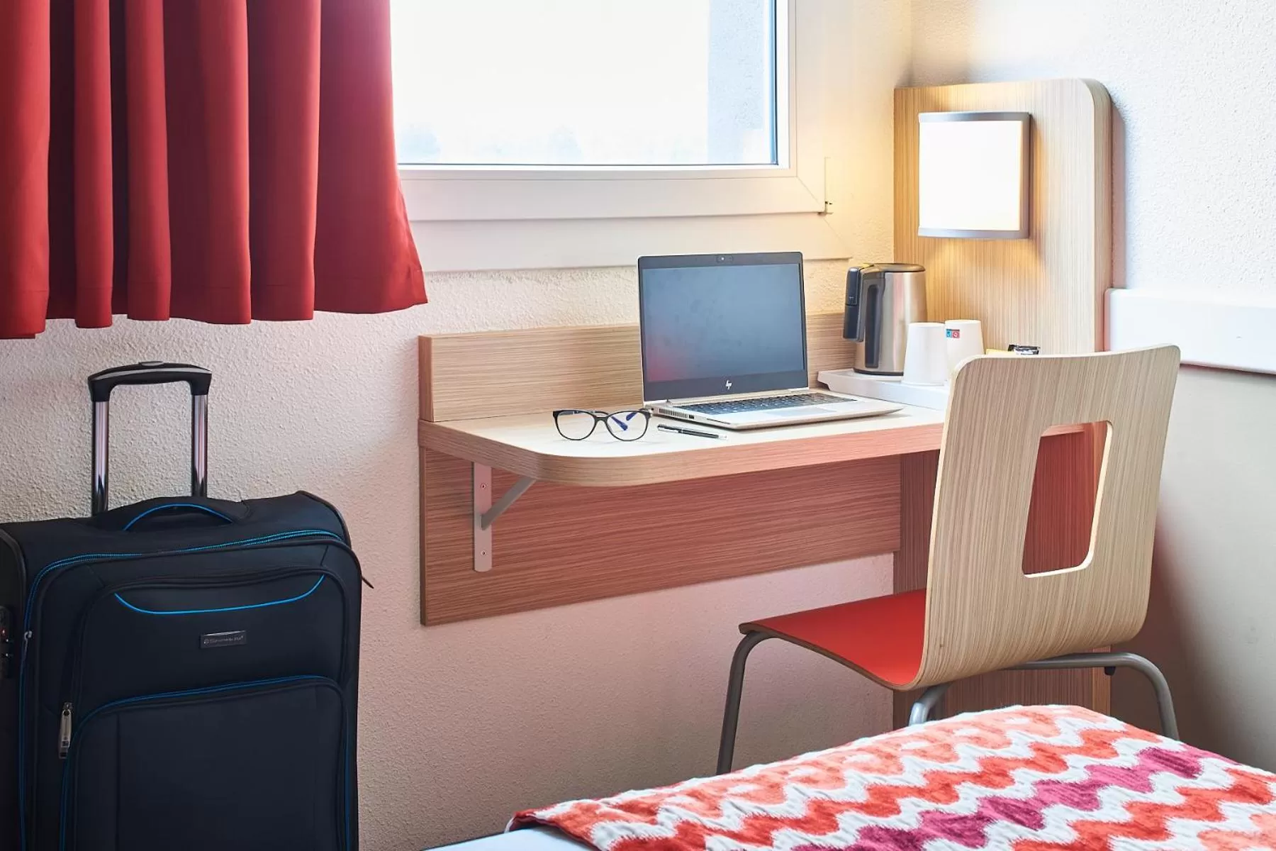 Bedroom, Bed in Kyriad Rouen Sud - Val de Reuil