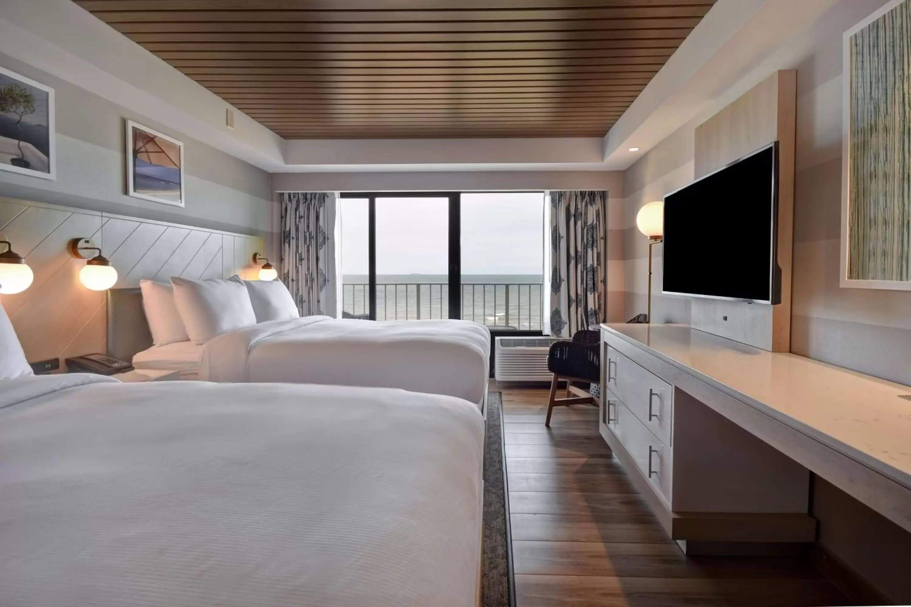 Bedroom, Bed in DoubleTree by Hilton Oceanfront Virginia Beach Bedroom, Bed in DoubleTree by Hilton Oceanfront Virginia Beach
