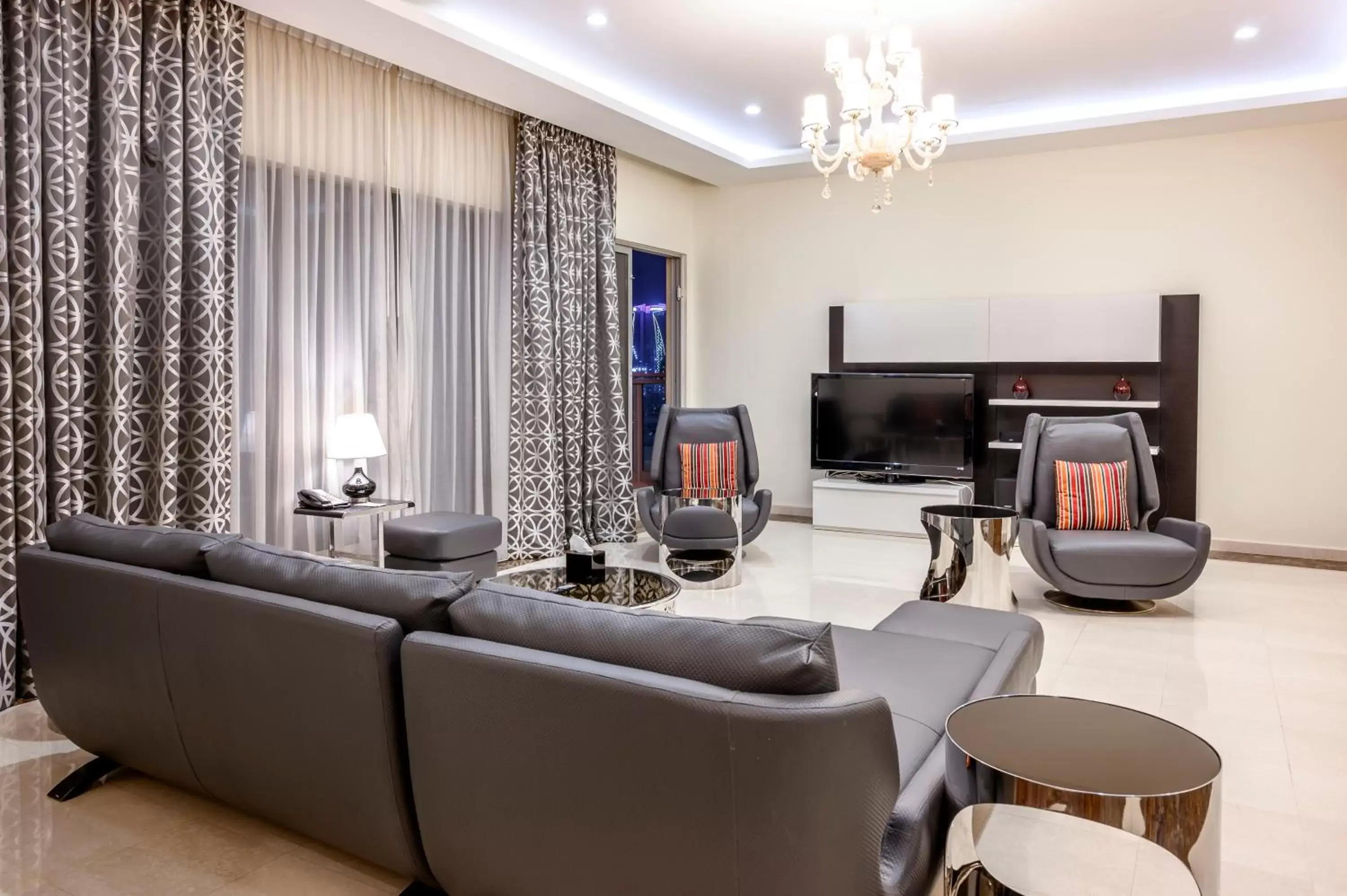 Communal lounge/ TV room, Seating Area in Ramada Downtown Dubai