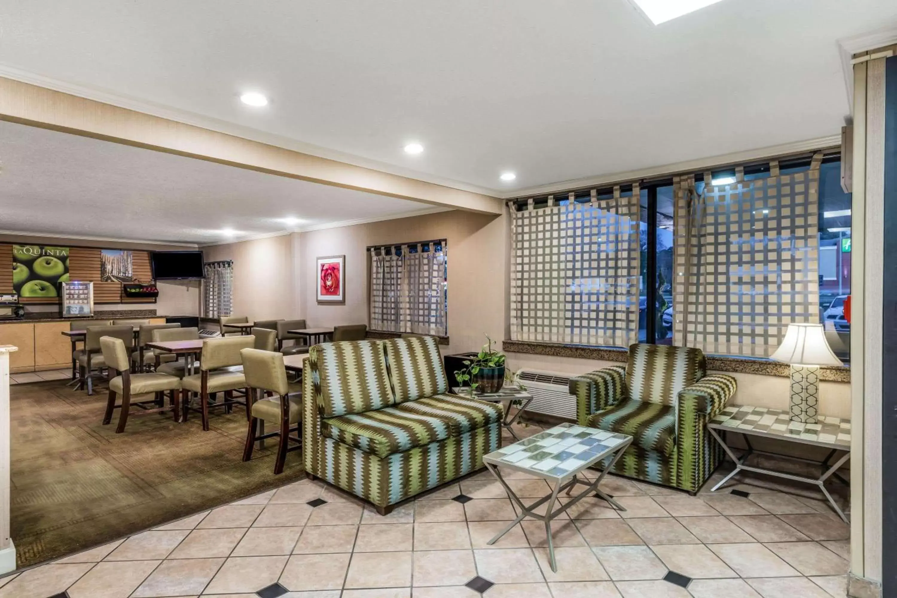 Lobby or reception in La Quinta Inn & Suites by Wyndham Meridian