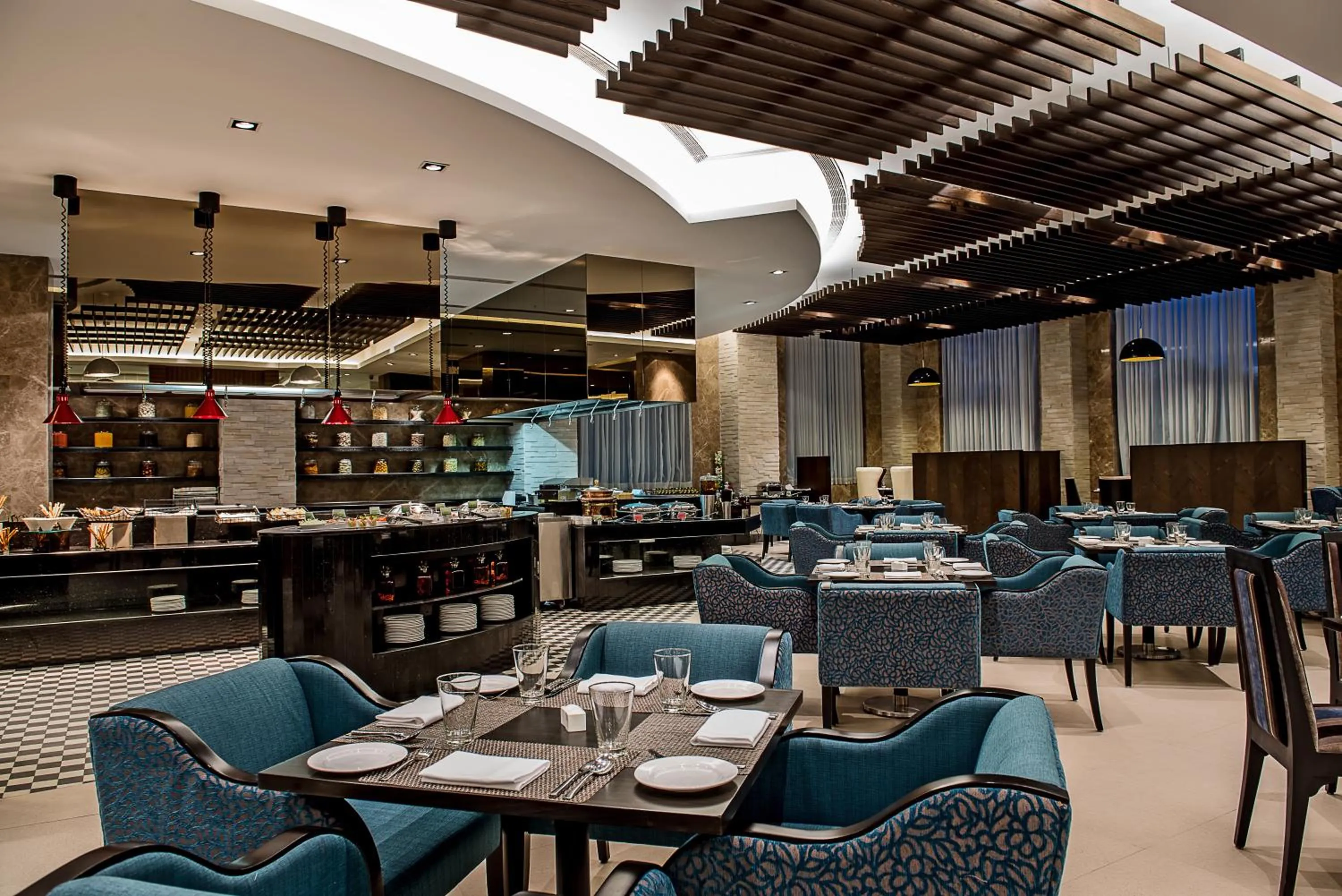 Restaurant/places to eat in Holiday Inn Amritsar Ranjit Avenue by IHG