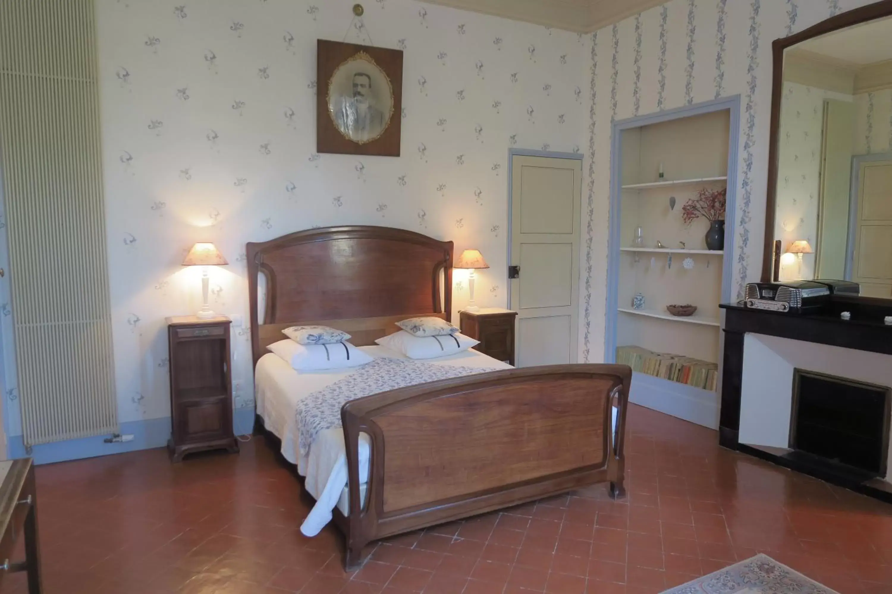 Photo of the whole room, Bed in Le Domaine de Fraissinet