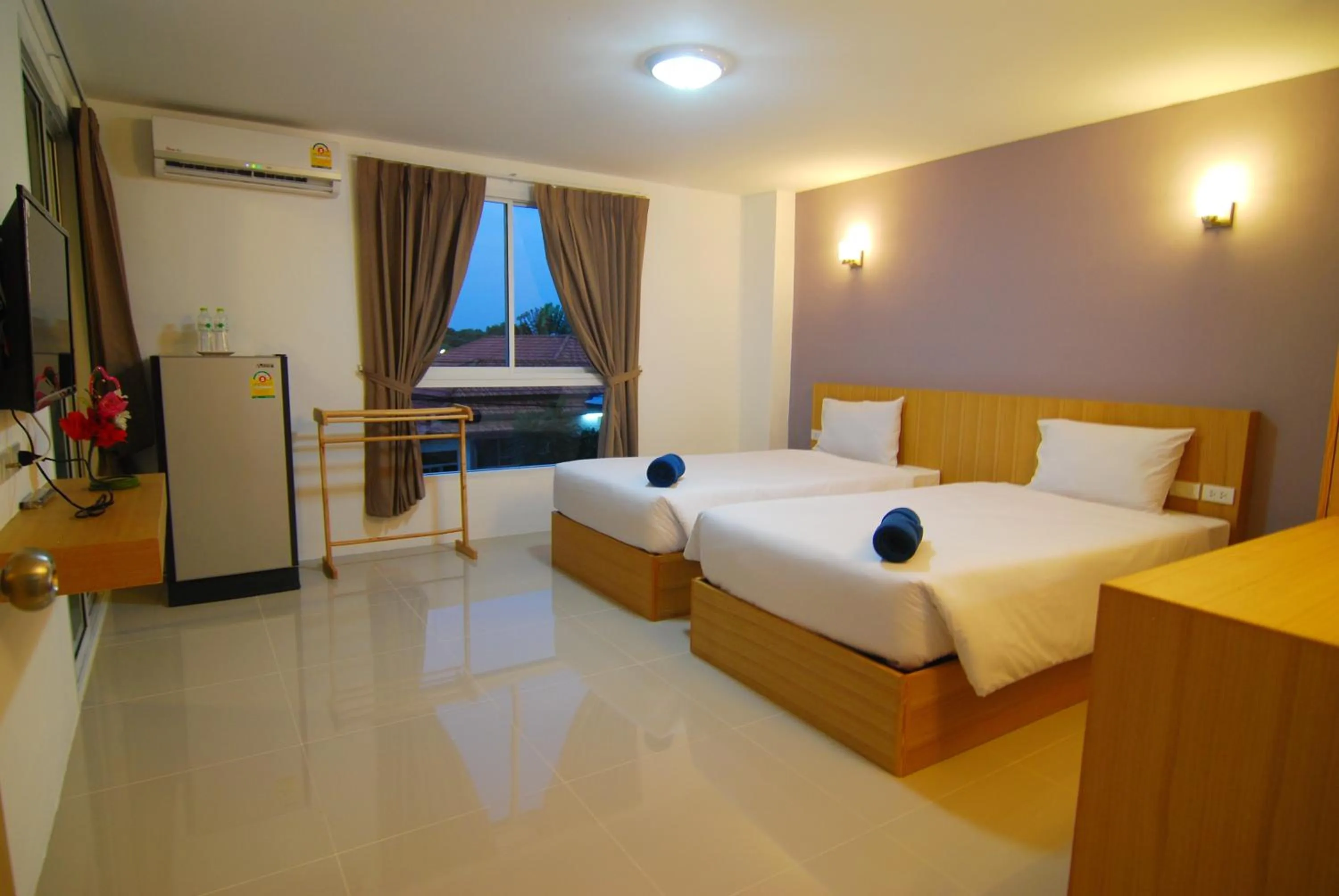 Photo of the whole room, Bed in Leelawadee Naka