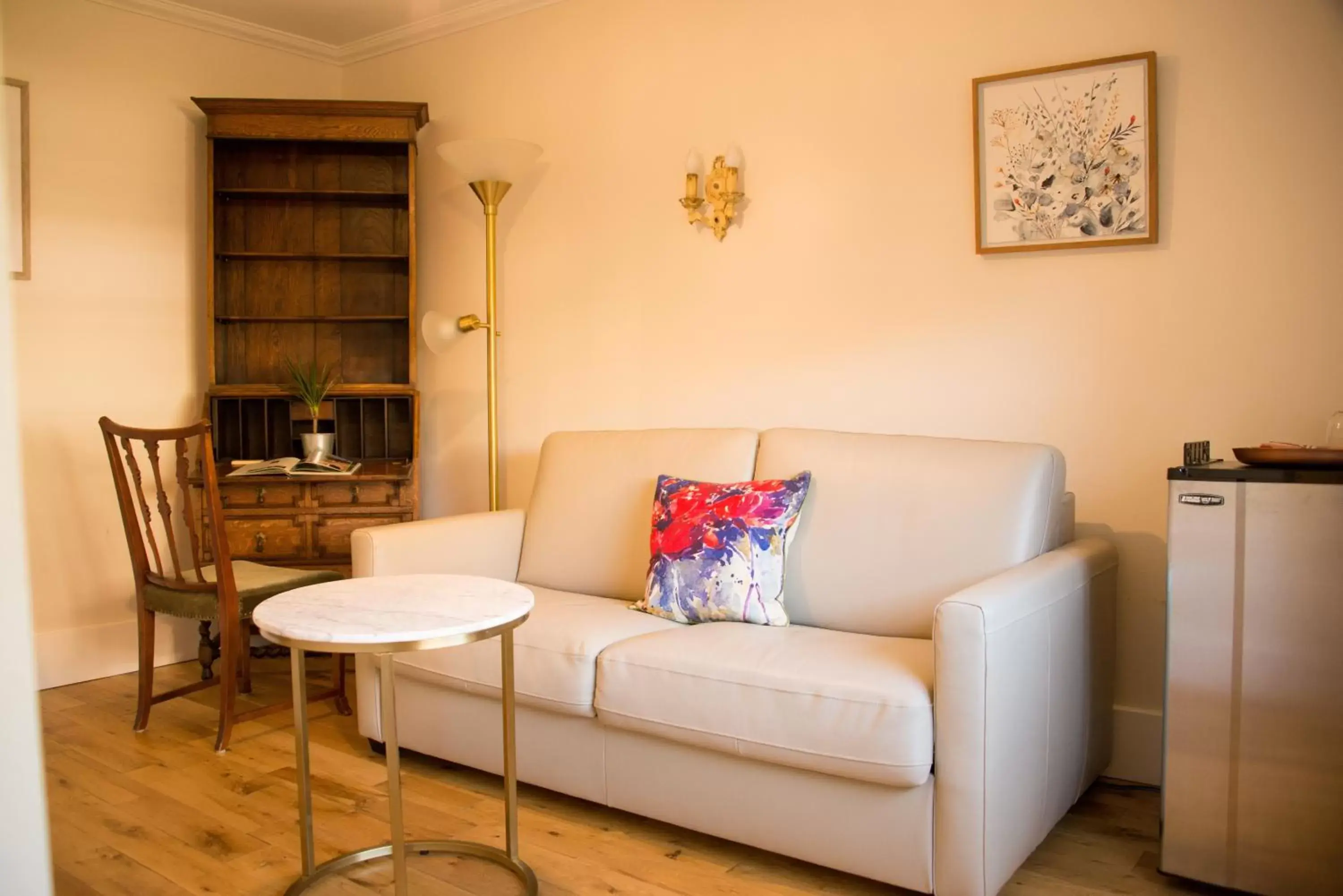 Seating Area in Cedar Gables Inn