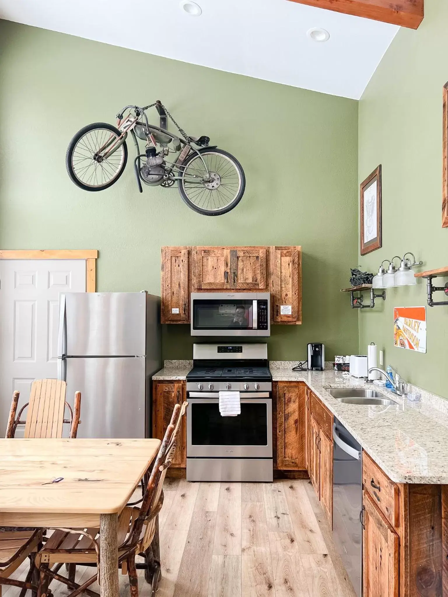 Kitchen/Kitchenette in Cranberry Inn