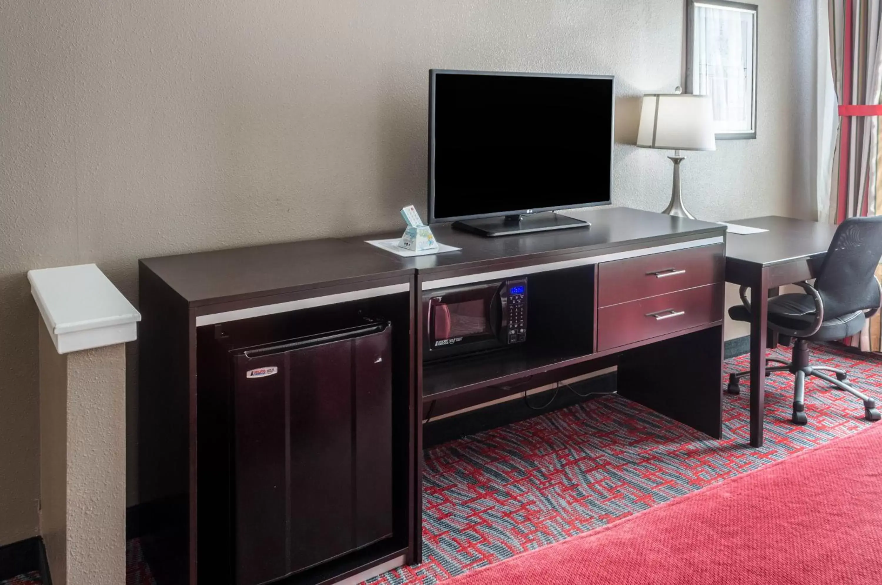 TV and multimedia in Best Western Airport Inn & Suites