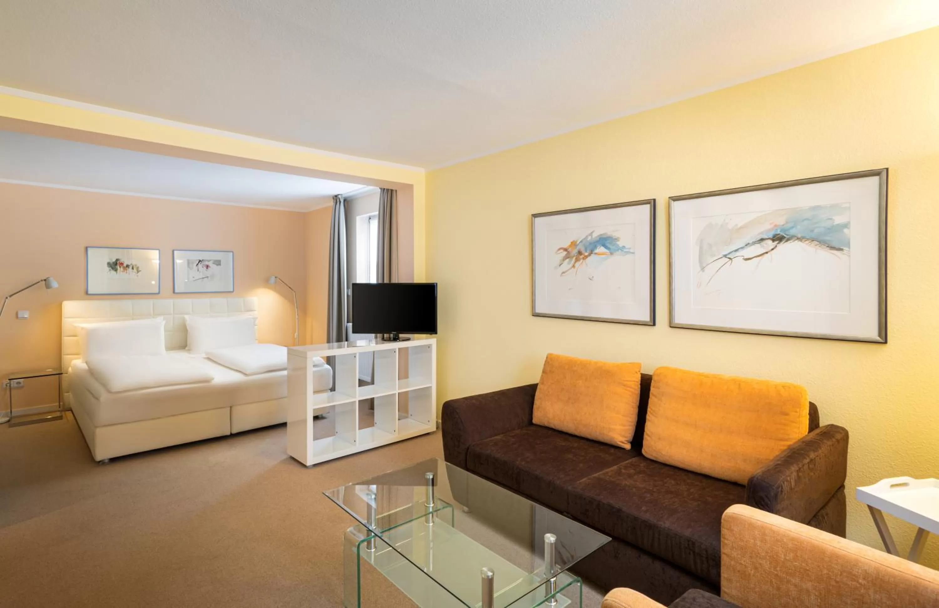 Living room, Bed in Arthotel ANA Fleur