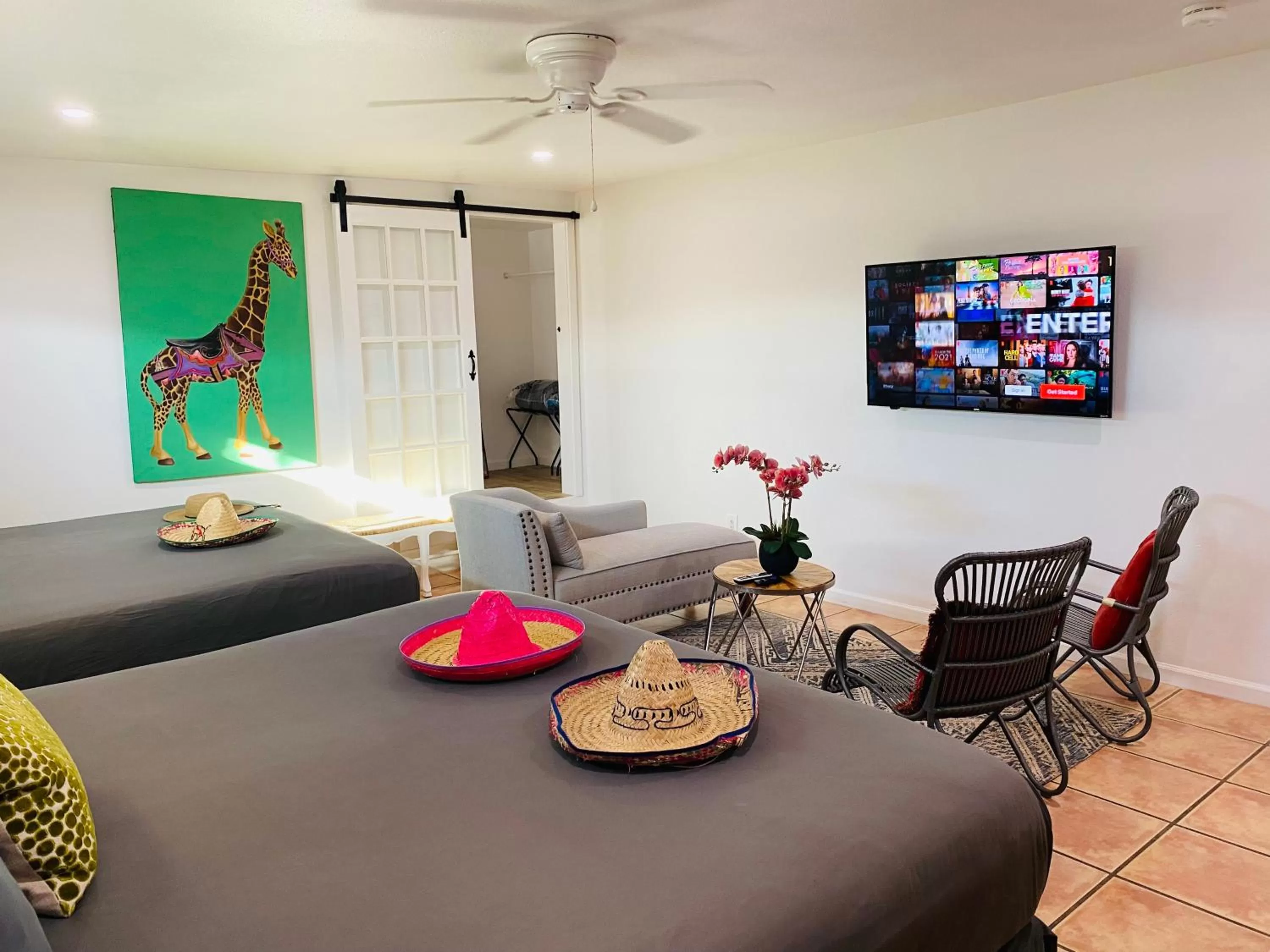 Deluxe King Room in MI KASA HOT SPRINGS Clothing Optional,420 Friendly,Adults Only,